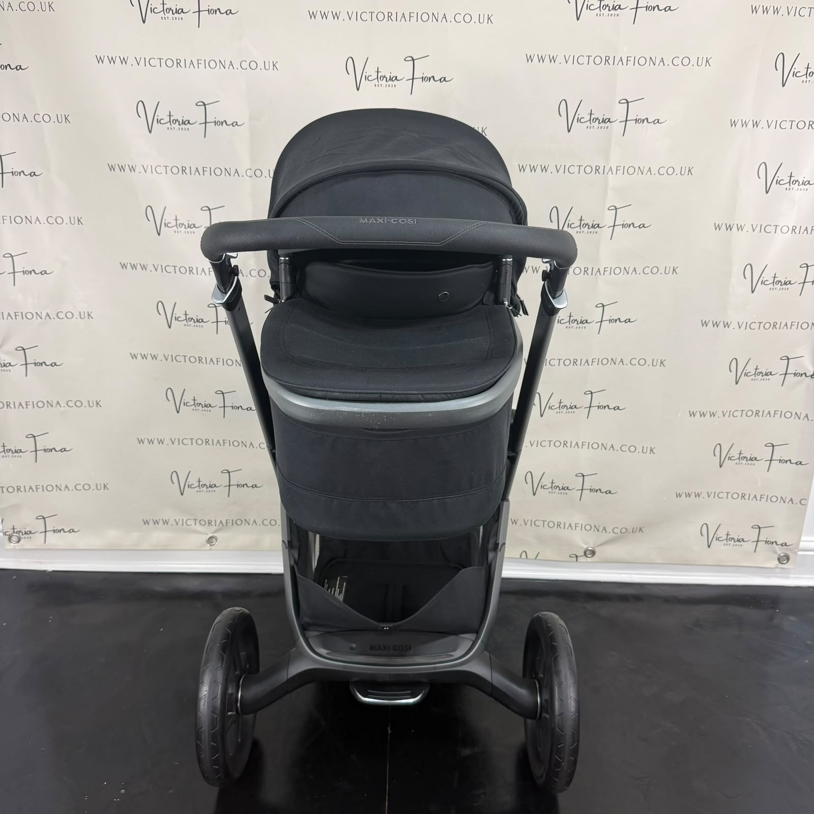 PRELOVED Maxi Cosi Fame Carrycot & Pushchair - Black - Image 4
