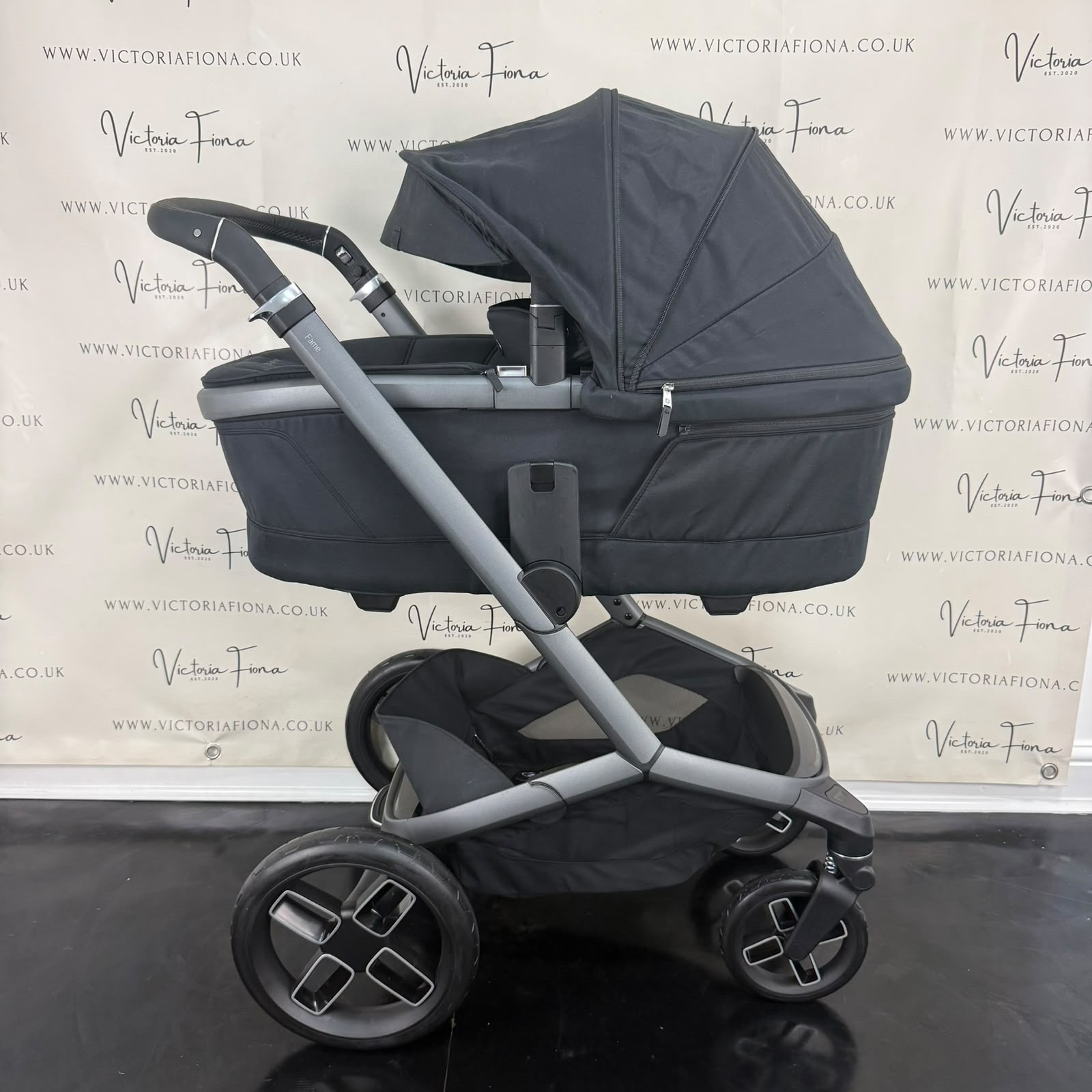 PRELOVED Maxi Cosi Fame Carrycot & Pushchair - Black - Image 5