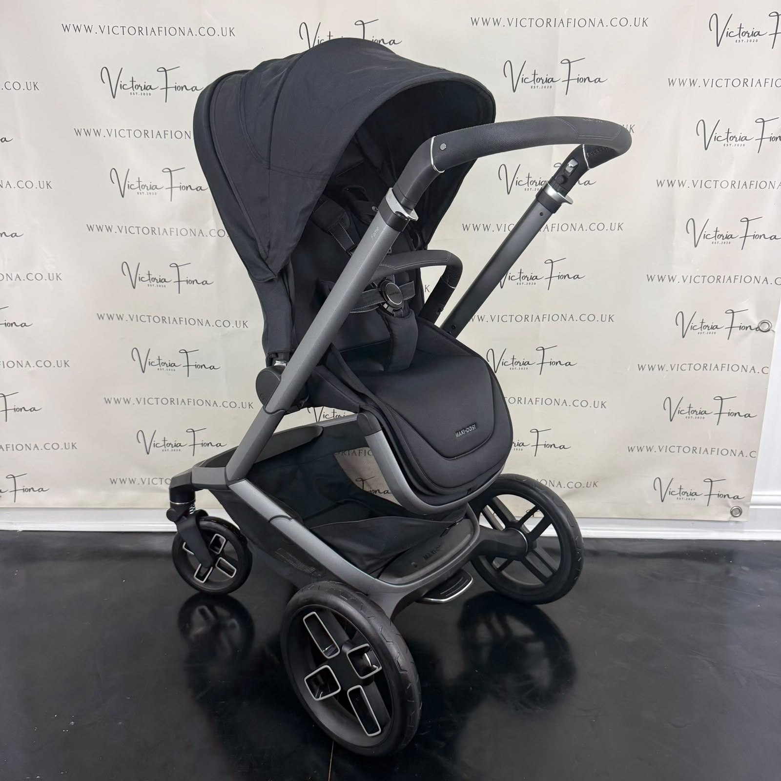 PRELOVED Maxi Cosi Fame Carrycot & Pushchair - Black - Image 6