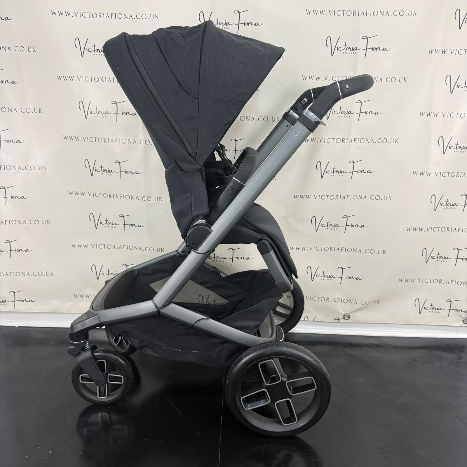 PRELOVED Maxi Cosi Fame Carrycot & Pushchair - Black - Image 7