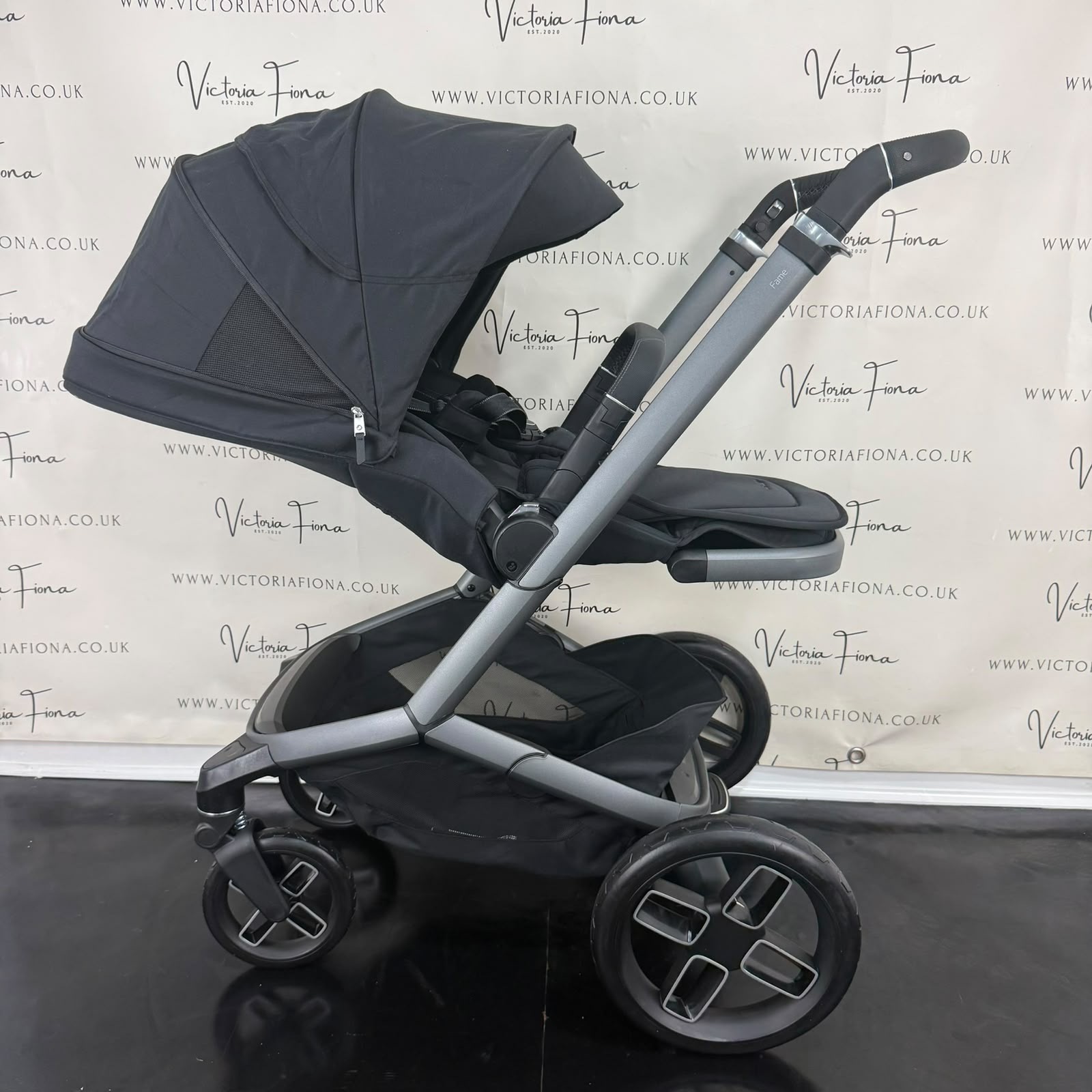PRELOVED Maxi Cosi Fame Carrycot & Pushchair - Black - Image 8