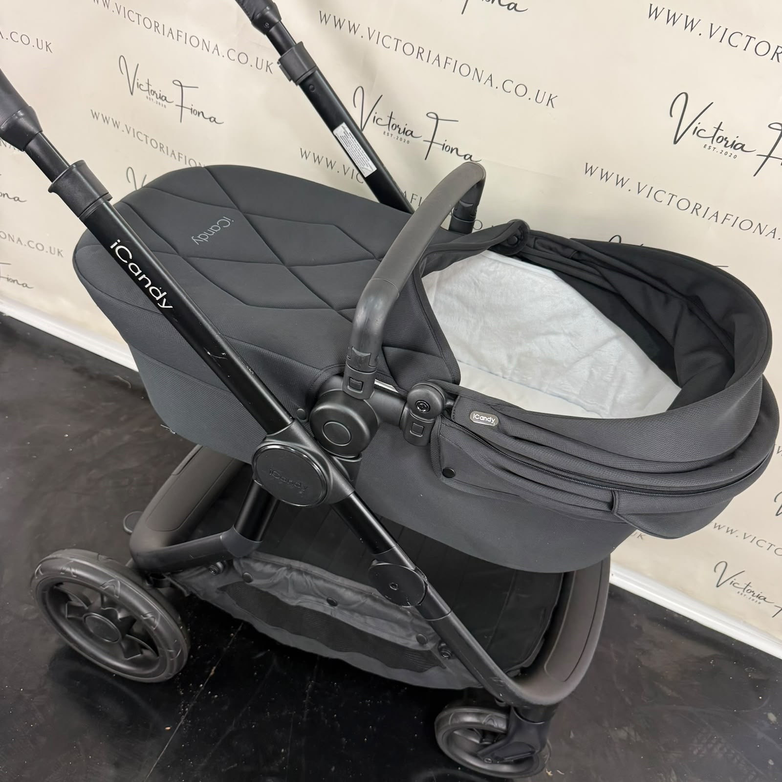 PRELOVED iCandy Orange 3 Carrycot & Pushchair - All Black - Image 4