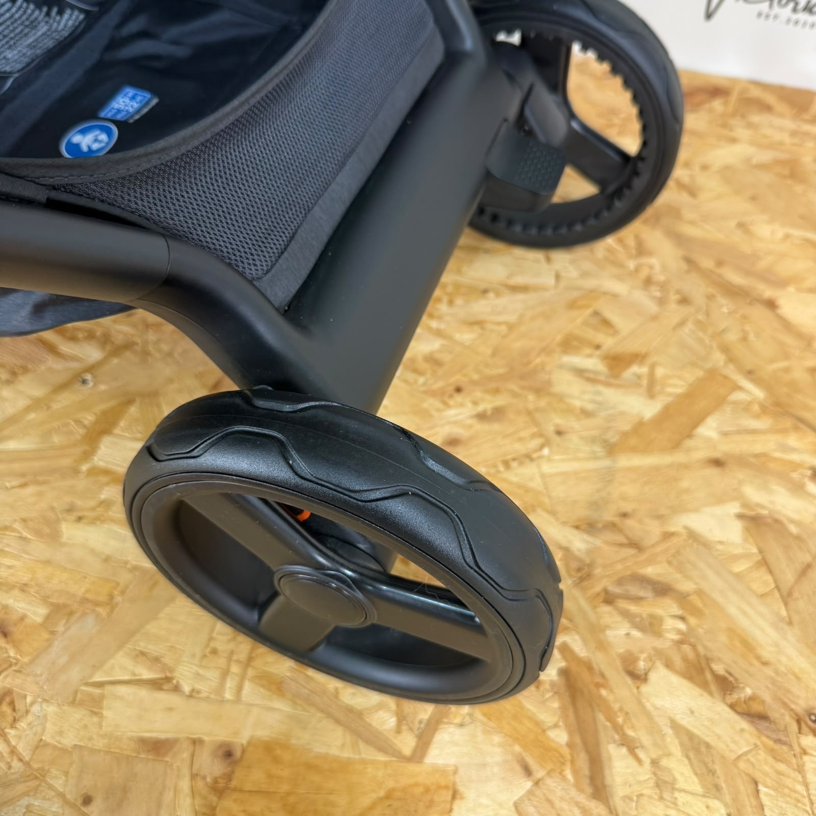 EX DISPLAY Ergobaby Metro 3 Compact City Stroller in Onyx Black RRP£339 - Image 6