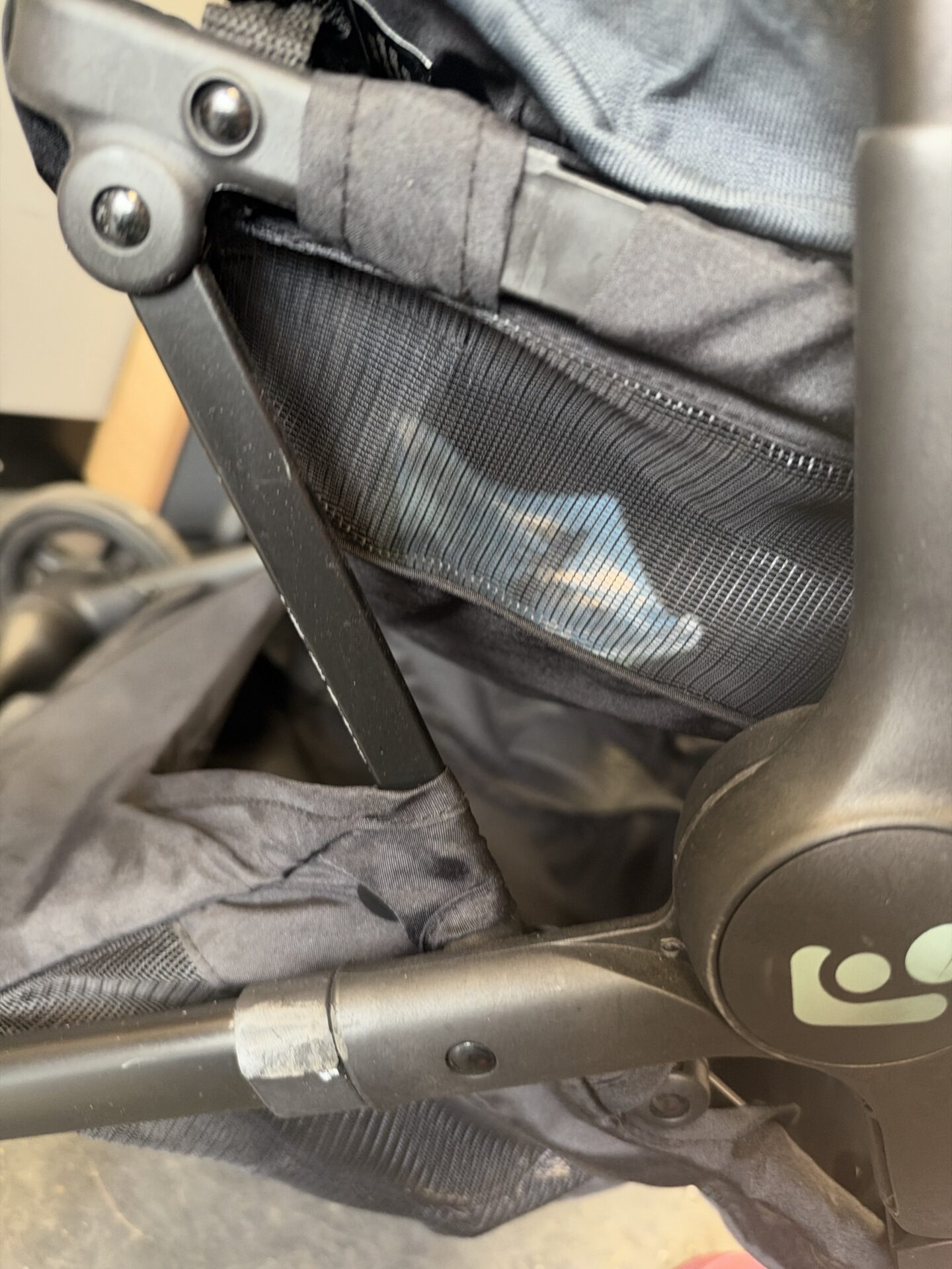 PRELOVED Maxi Cosi Lara2 Lightweight Stroller - Essential Graphite Grey RRP£190 ⚫️ - Image 6