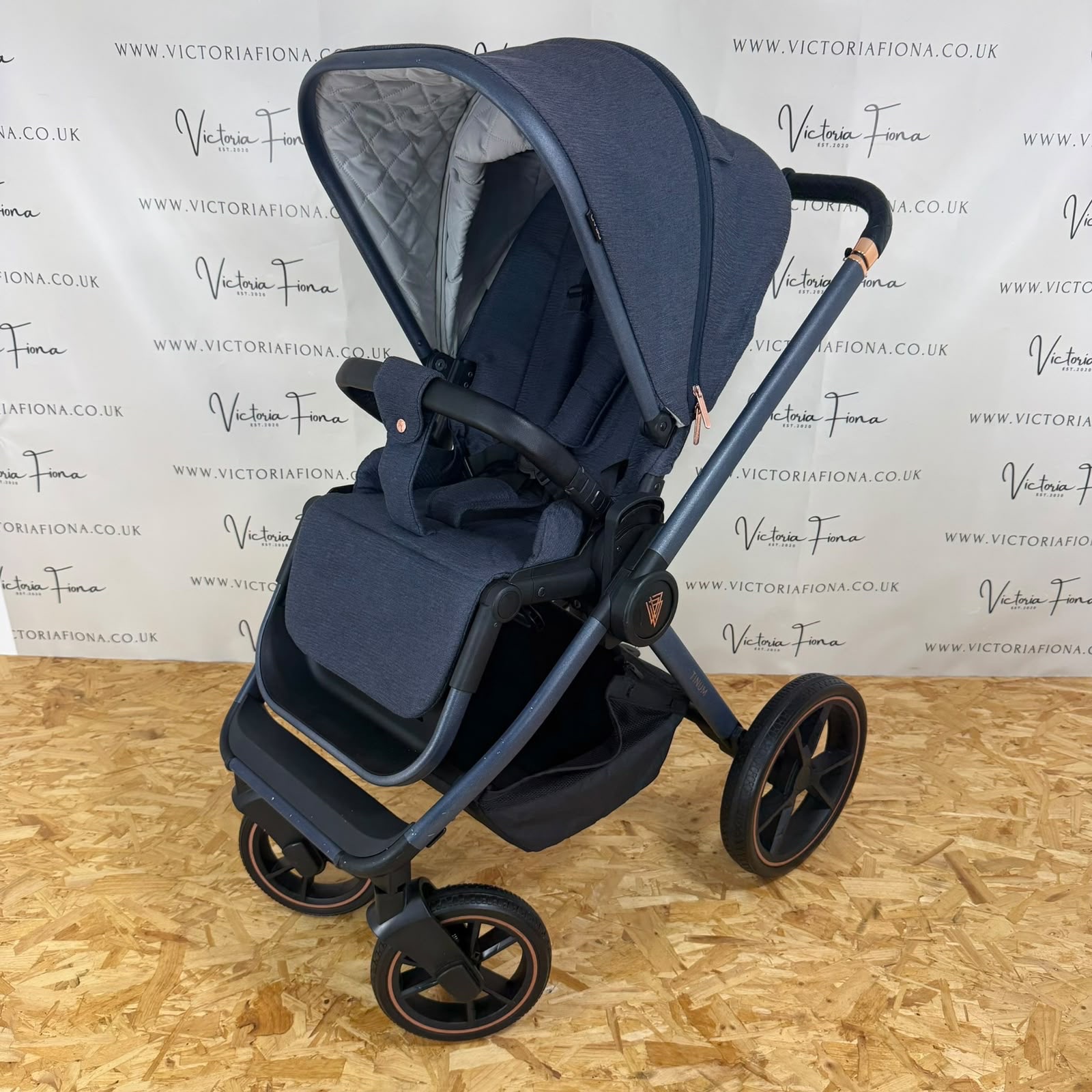 PRELOVED Venicci Tinum Carrycot & Pushchair with Car Seat & Isofix – Stylish Blue - Image 9