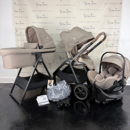 PRELOVED Joie Finiti Carrycot & Pushchair with Lie Flat Car Seat & 360 Spin Isofix - Maple