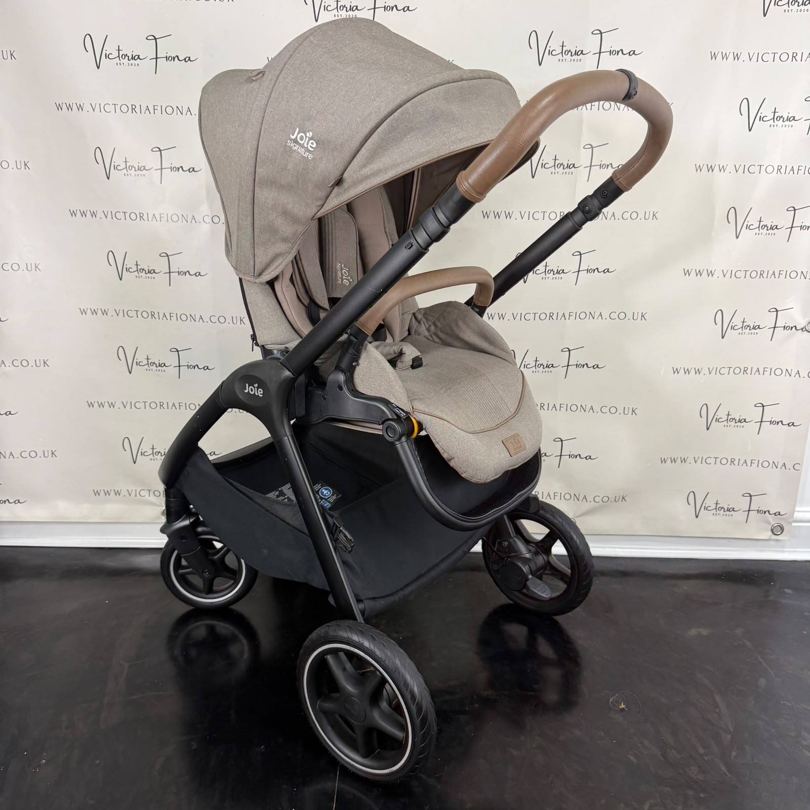 PRELOVED Joie Finiti Carrycot & Pushchair with Lie Flat Car Seat & 360 Spin Isofix - Maple - Image 5