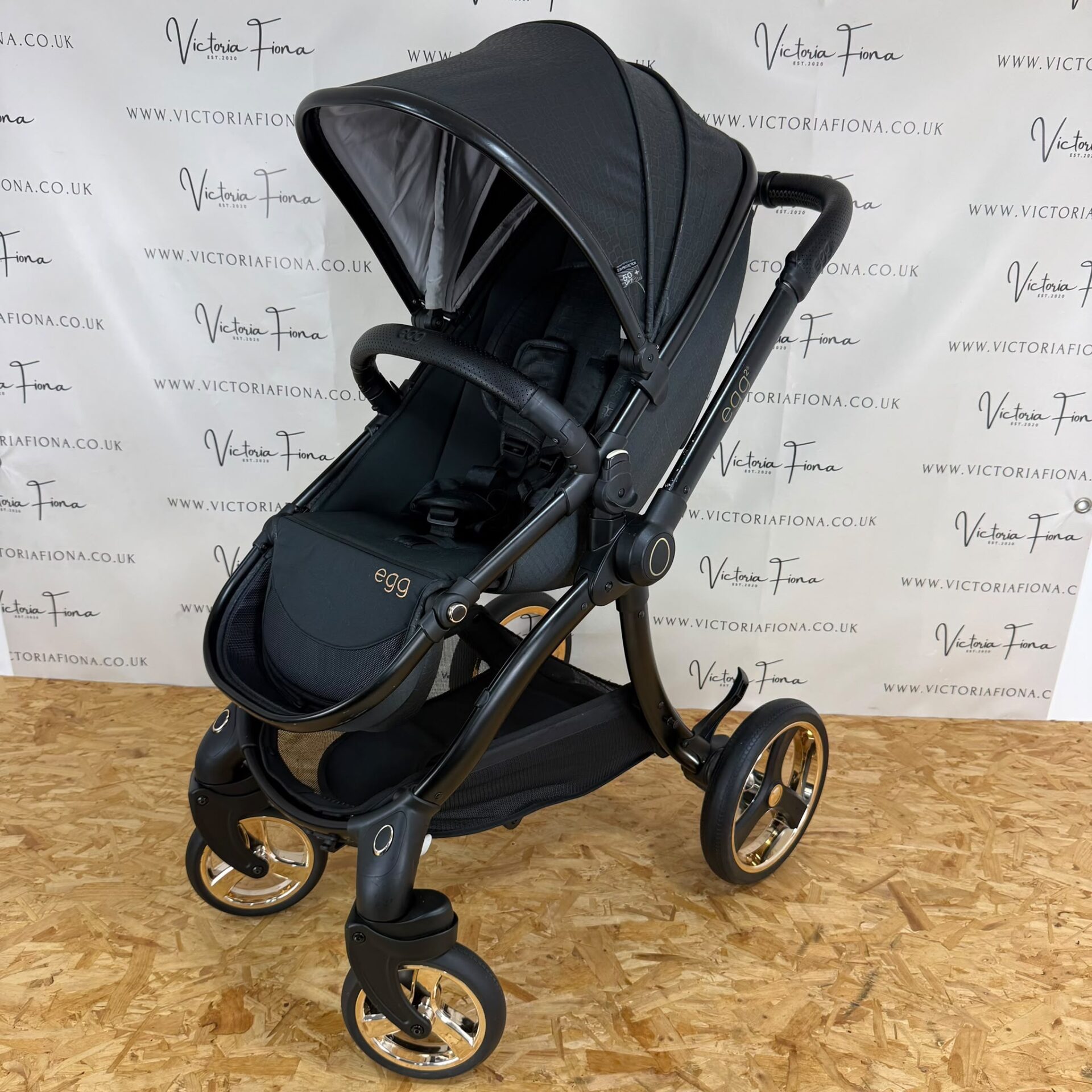 PRELOVED Egg2 Carrycot & Pushchair - Jurassic Black with Gold π€ - Image 8