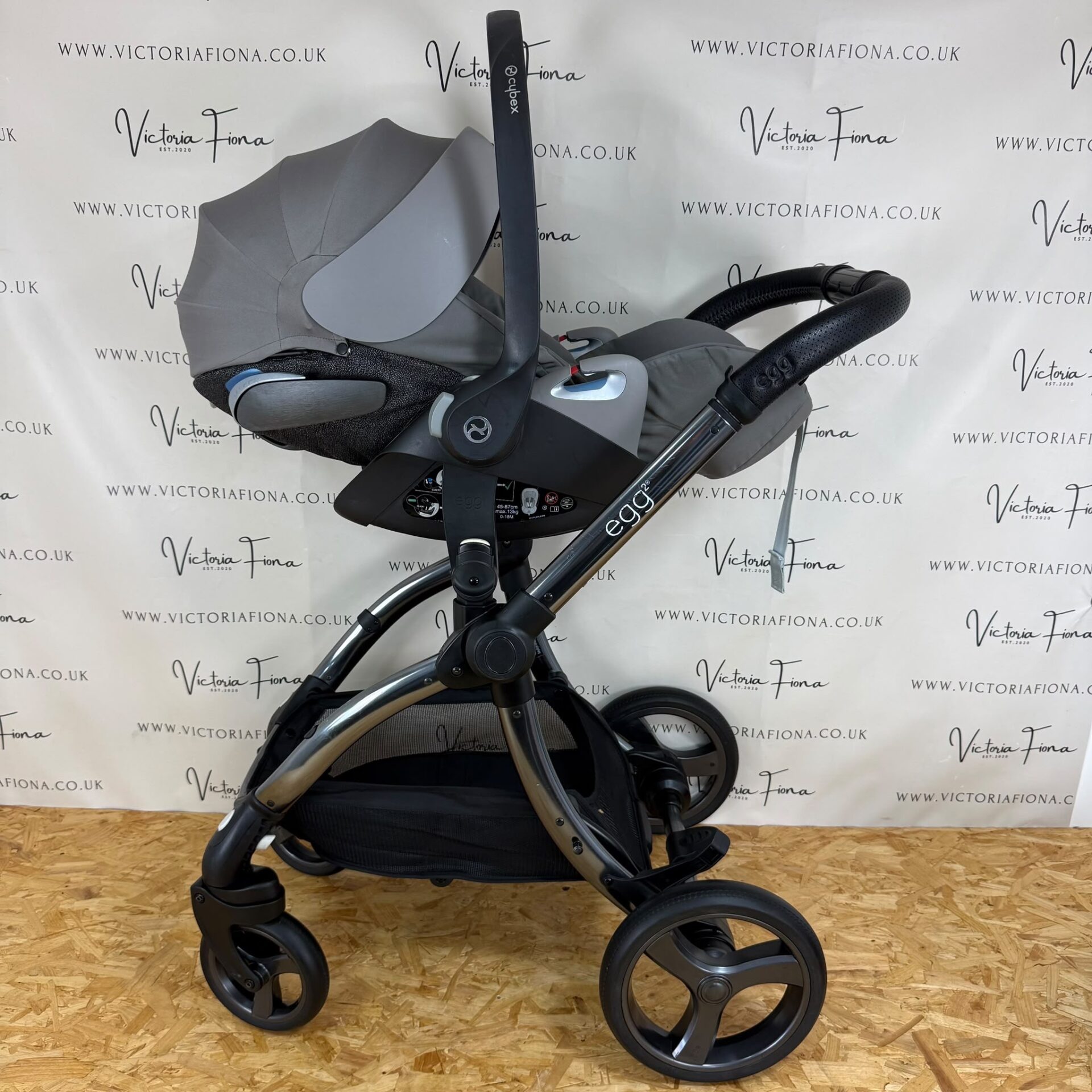 PRELOVED Egg 2 Carrycot & Pushchair with Cybex 360 Car Seat & Isofix - Jurassic Grey - Image 9