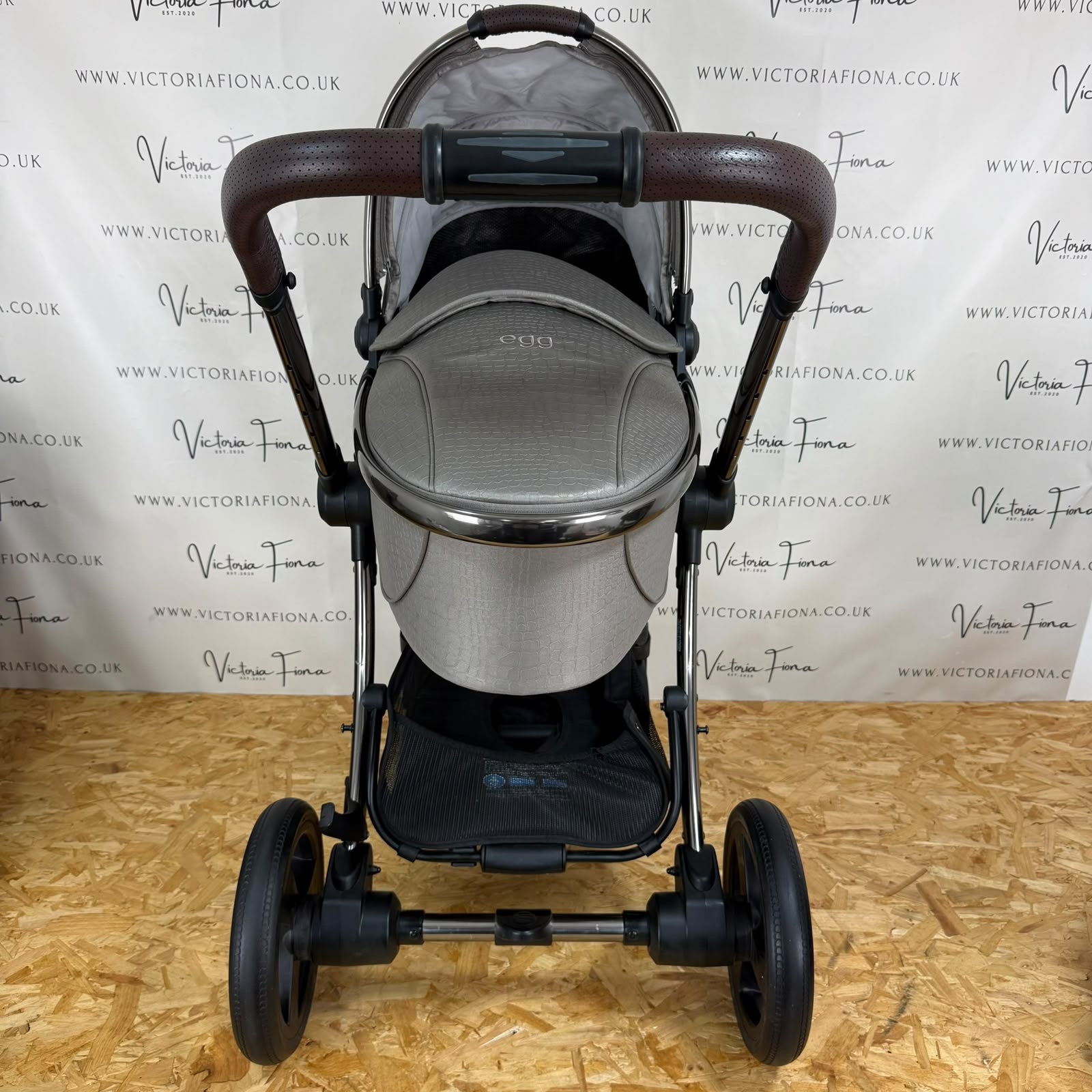 PRELOVED Egg 3 Pushchair & Carrycot with Car Seat & Isofix – Jurassic Mink - Image 3