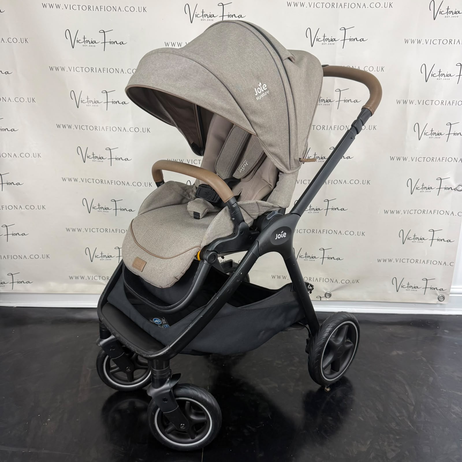 PRELOVED Joie Finiti Carrycot & Pushchair with Lie Flat Car Seat & 360 Spin Isofix - Maple - Image 7