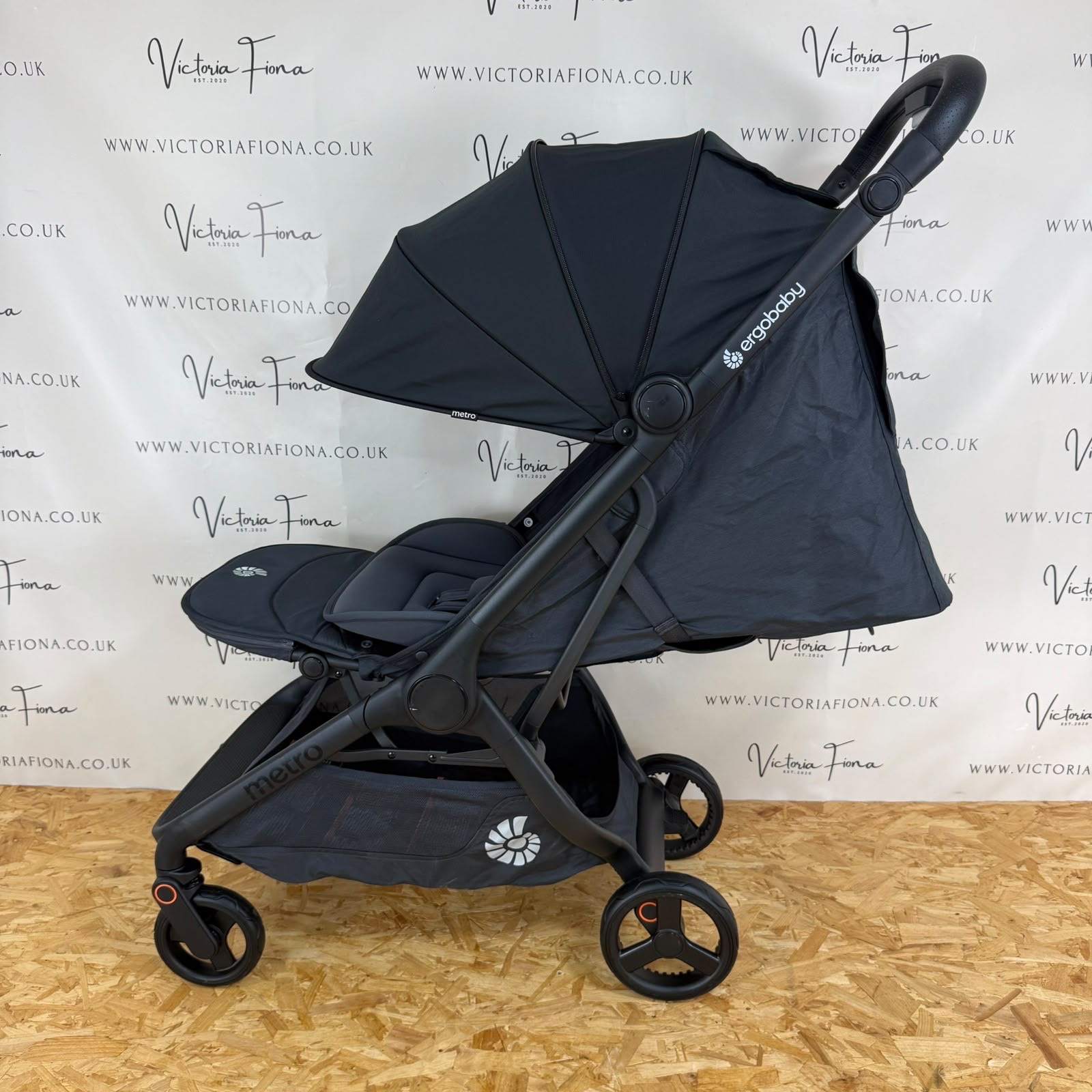 EX DISPLAY Ergobaby Metro 3 Compact City Stroller in Onyx Black RRP£339 - Image 2