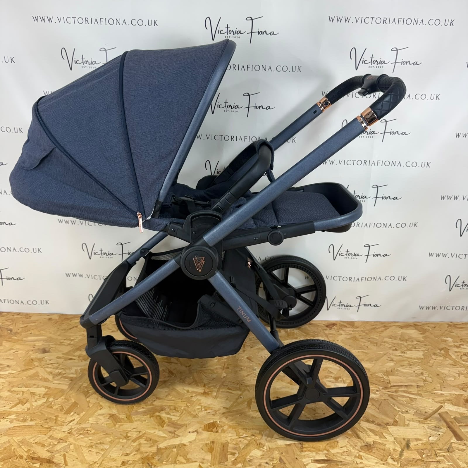 PRELOVED Venicci Tinum Carrycot & Pushchair with Car Seat & Isofix – Stylish Blue - Image 8