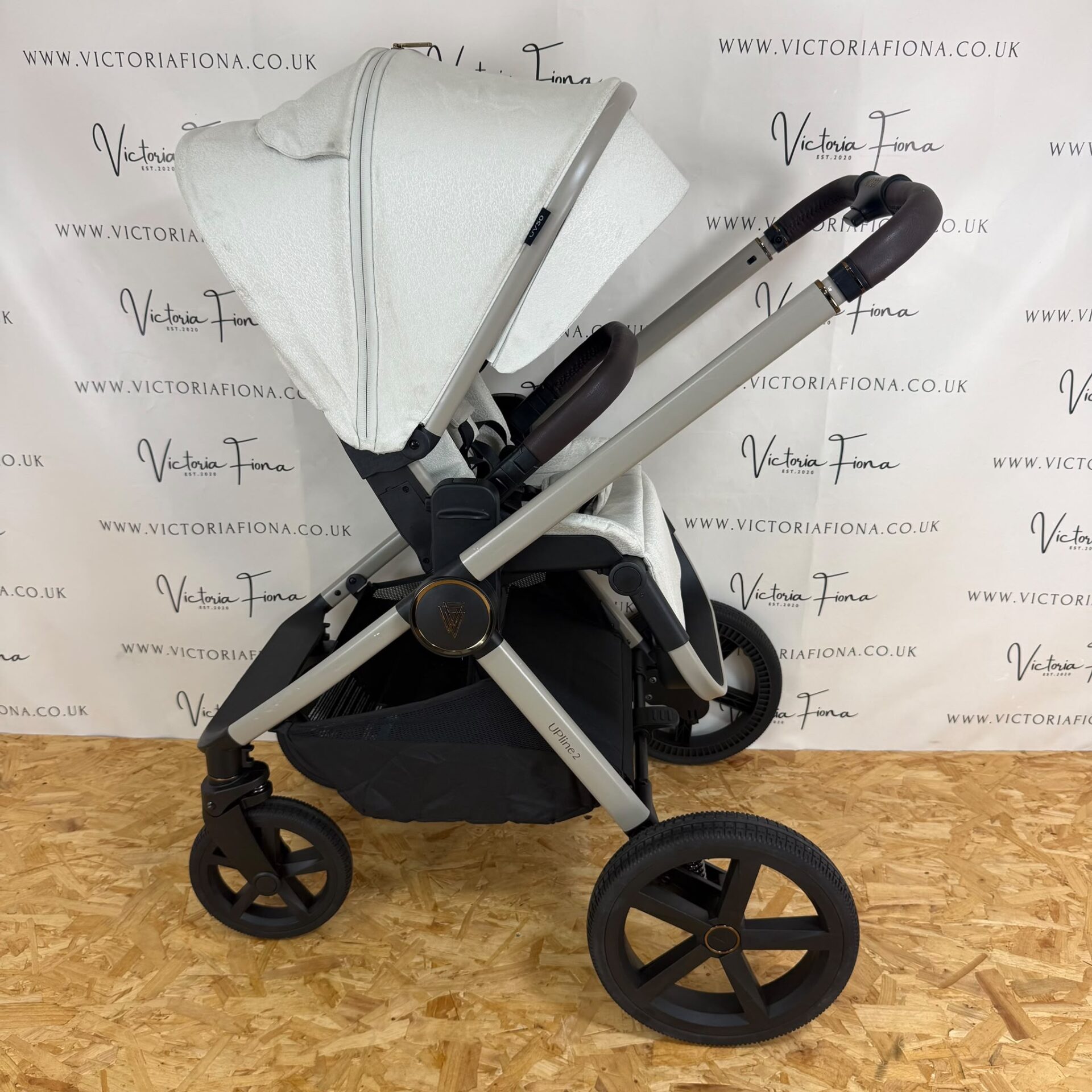 PRELOVED Venicci Tinum Upline 2 Carrycot & Pushchair - Stone - Image 6