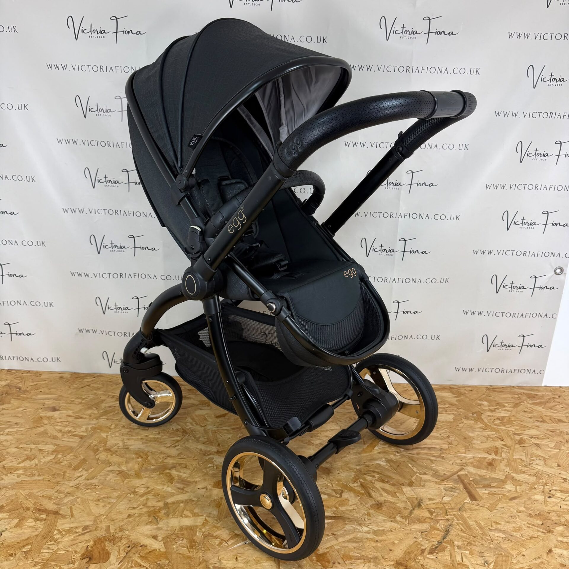 PRELOVED Egg2 Carrycot & Pushchair - Jurassic Black with Gold π€ - Image 5