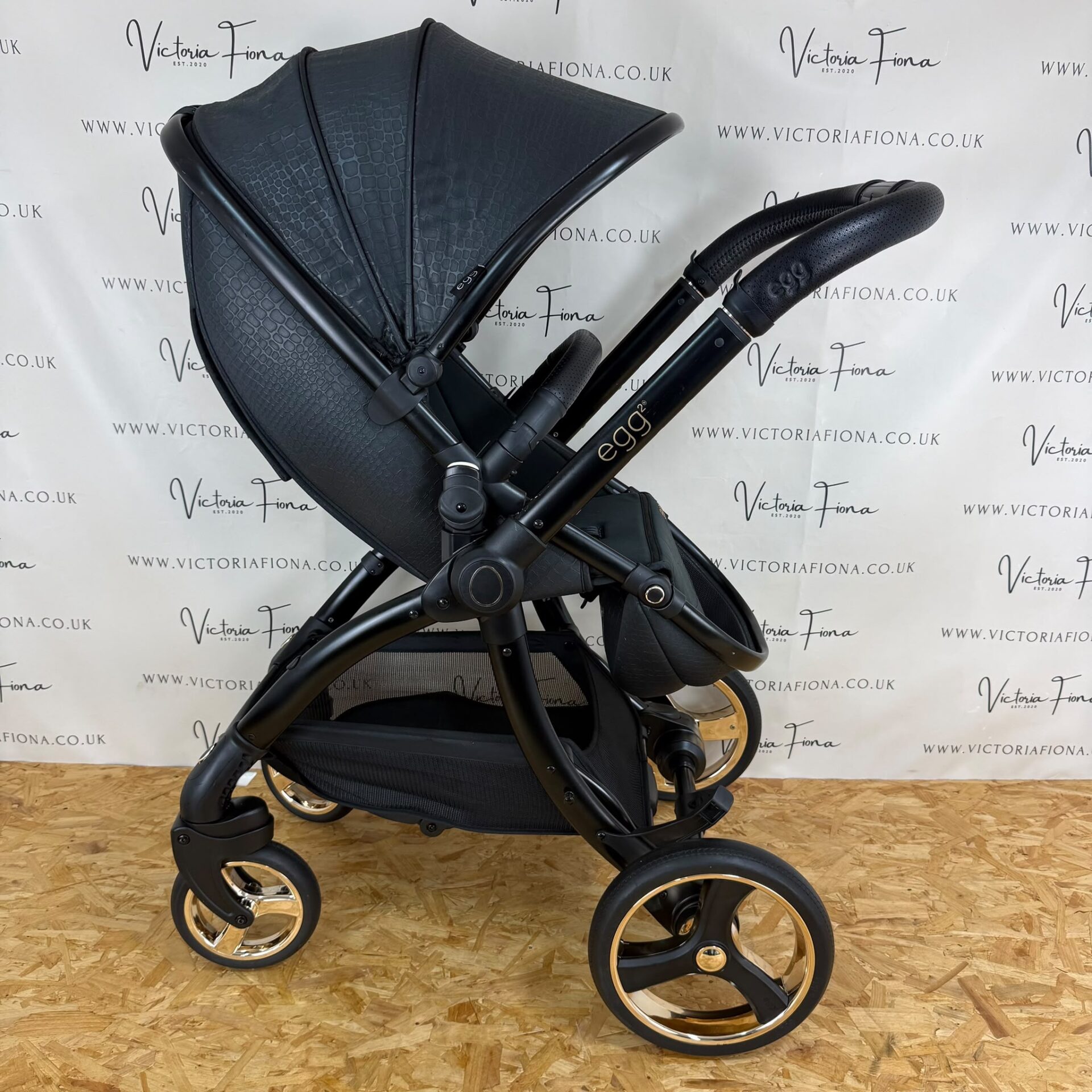 PRELOVED Egg2 Carrycot & Pushchair - Jurassic Black with Gold π€ - Image 7