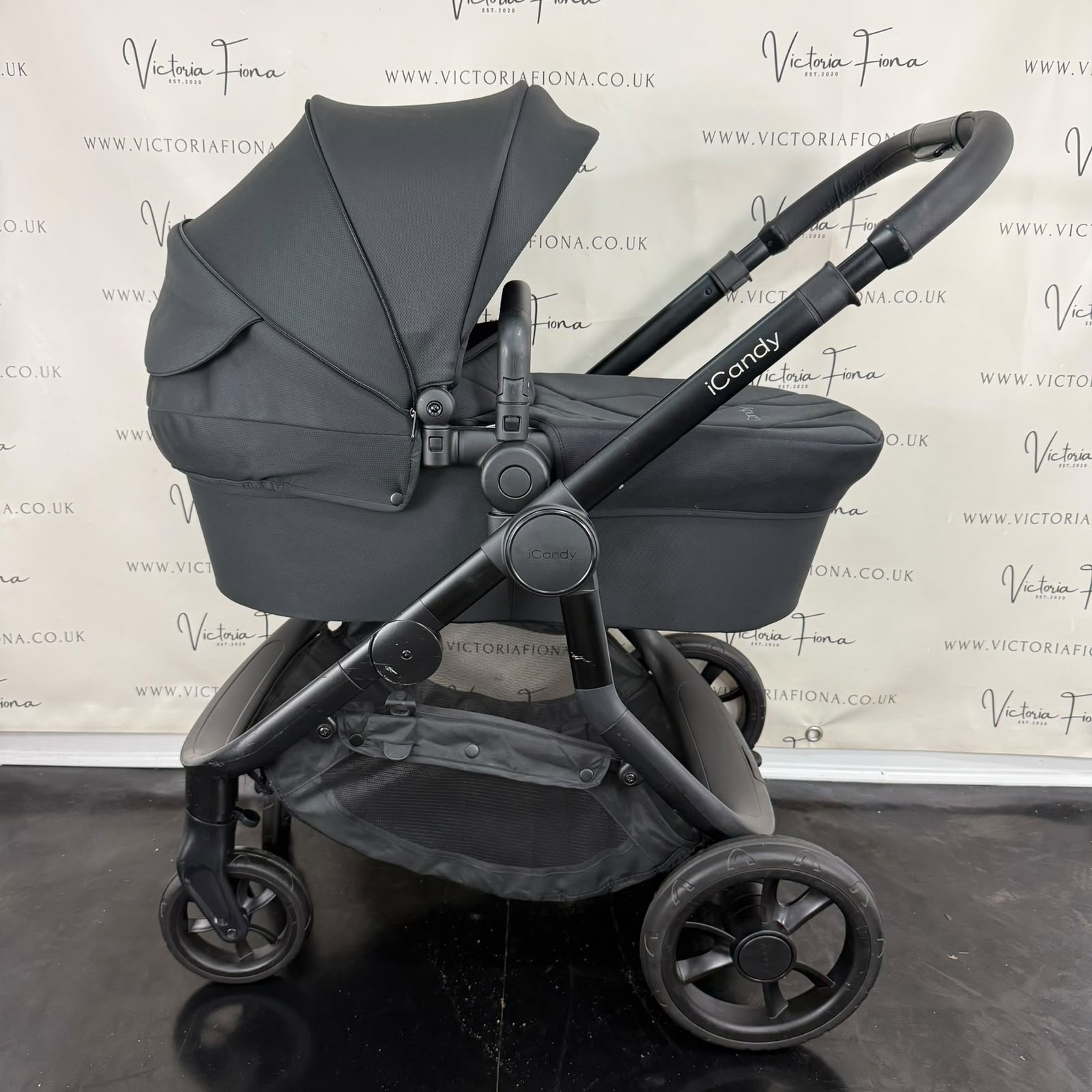 PRELOVED iCandy Orange 3 Carrycot & Pushchair - All Black - Image 2