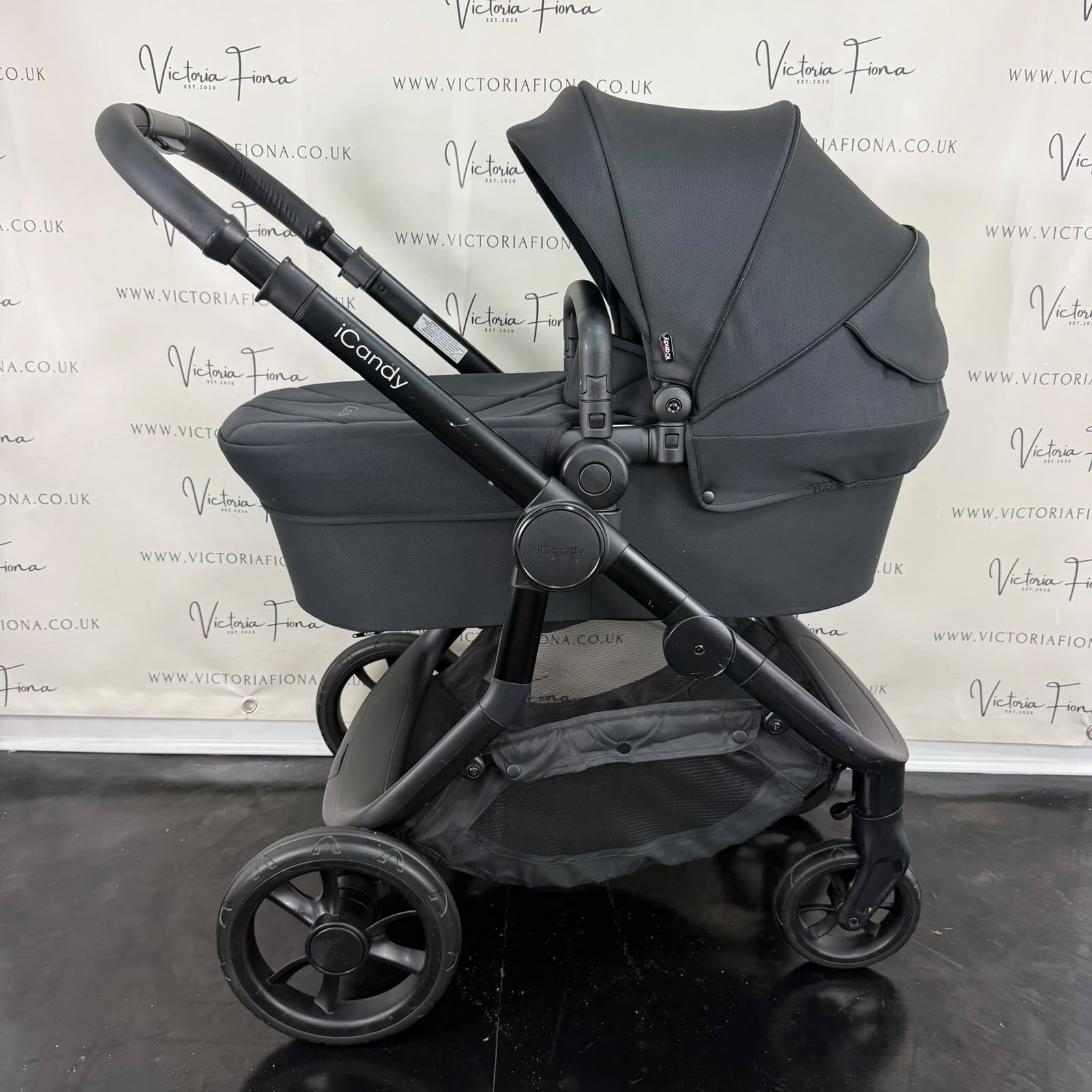 PRELOVED iCandy Orange 3 Carrycot & Pushchair - All Black - Image 5