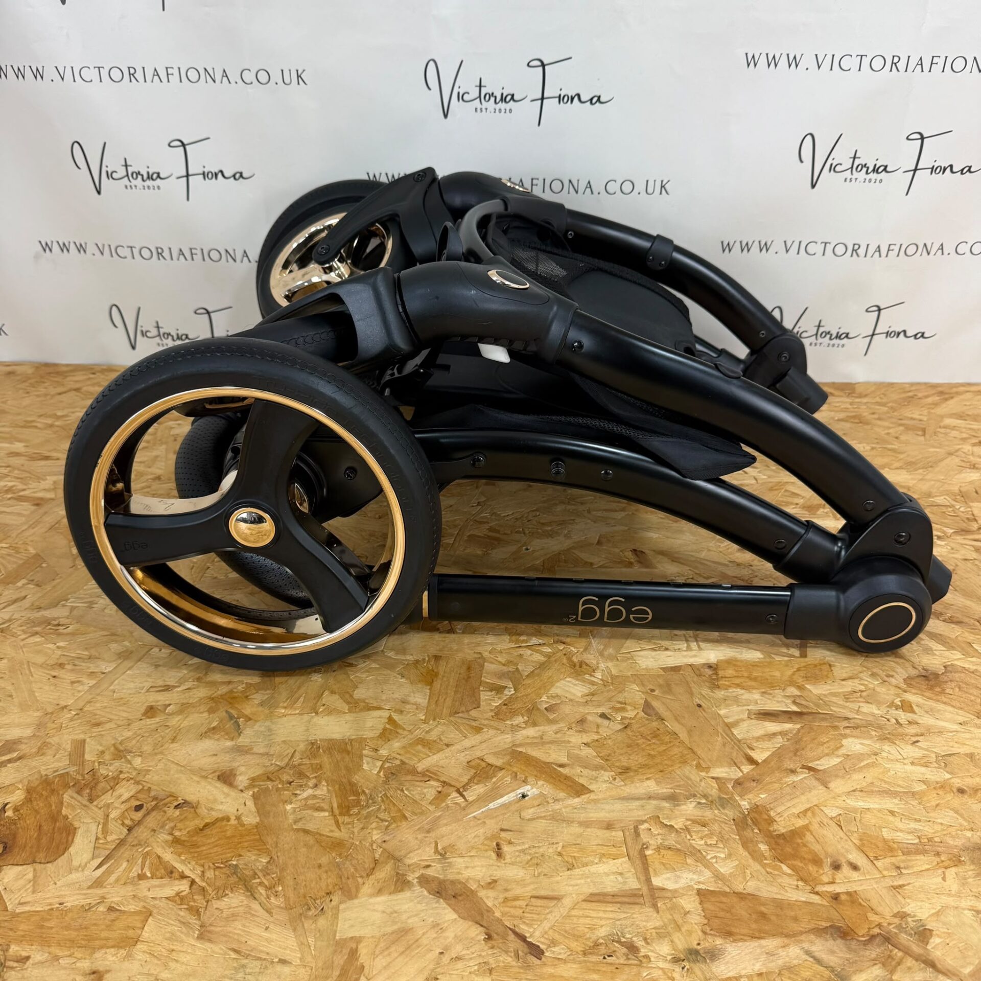 PRELOVED Egg2 Carrycot & Pushchair - Jurassic Black with Gold π€ - Image 9