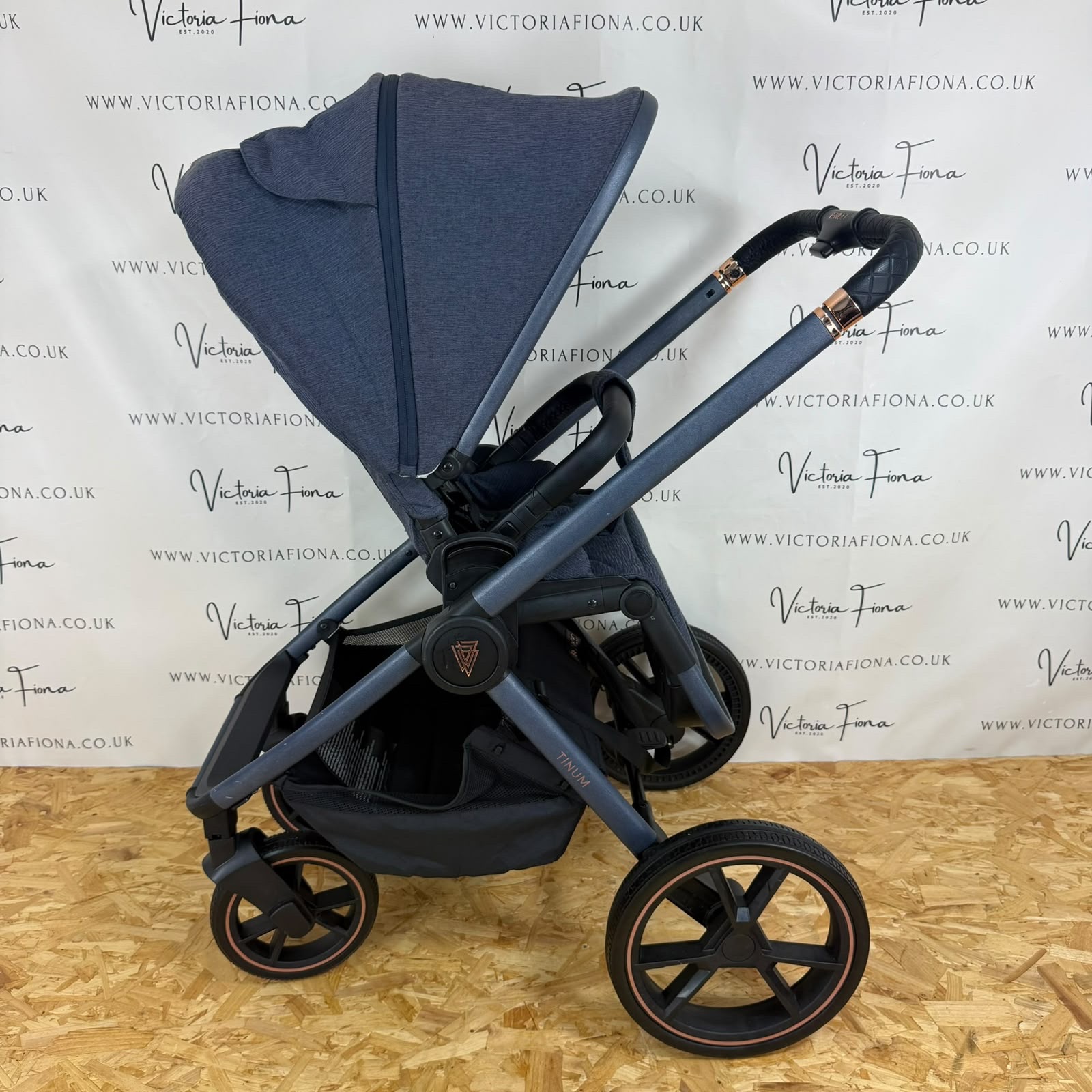 PRELOVED Venicci Tinum Carrycot & Pushchair with Car Seat & Isofix – Stylish Blue - Image 7