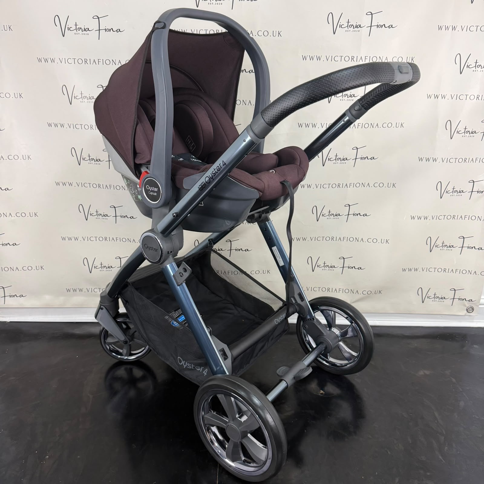 PRELOVED Babystyle Oyster 4 Pushchair & Carrycot with Car Seat & Isofix - Mulberry - Image 8