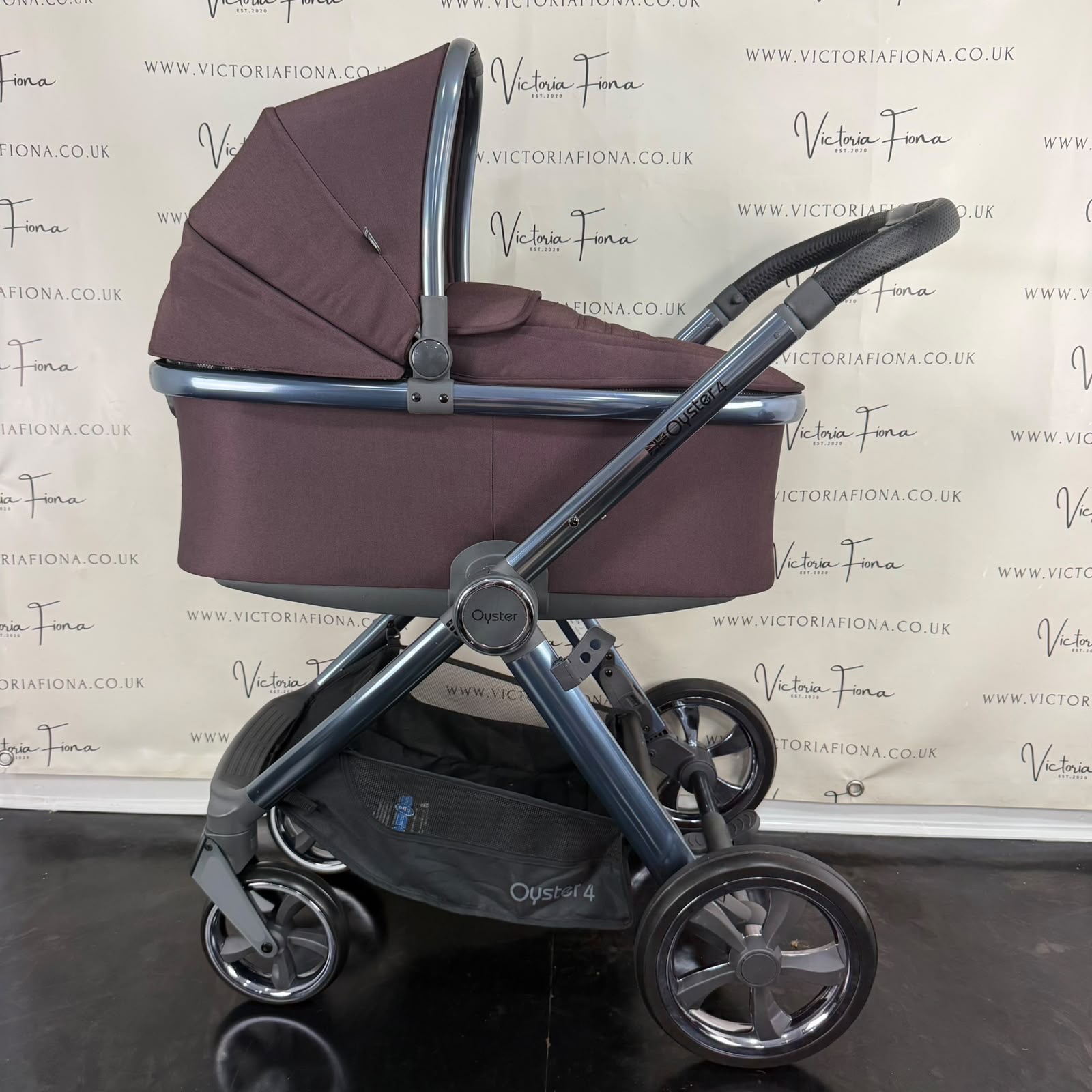PRELOVED Babystyle Oyster 4 Pushchair & Carrycot with Car Seat & Isofix - Mulberry - Image 4