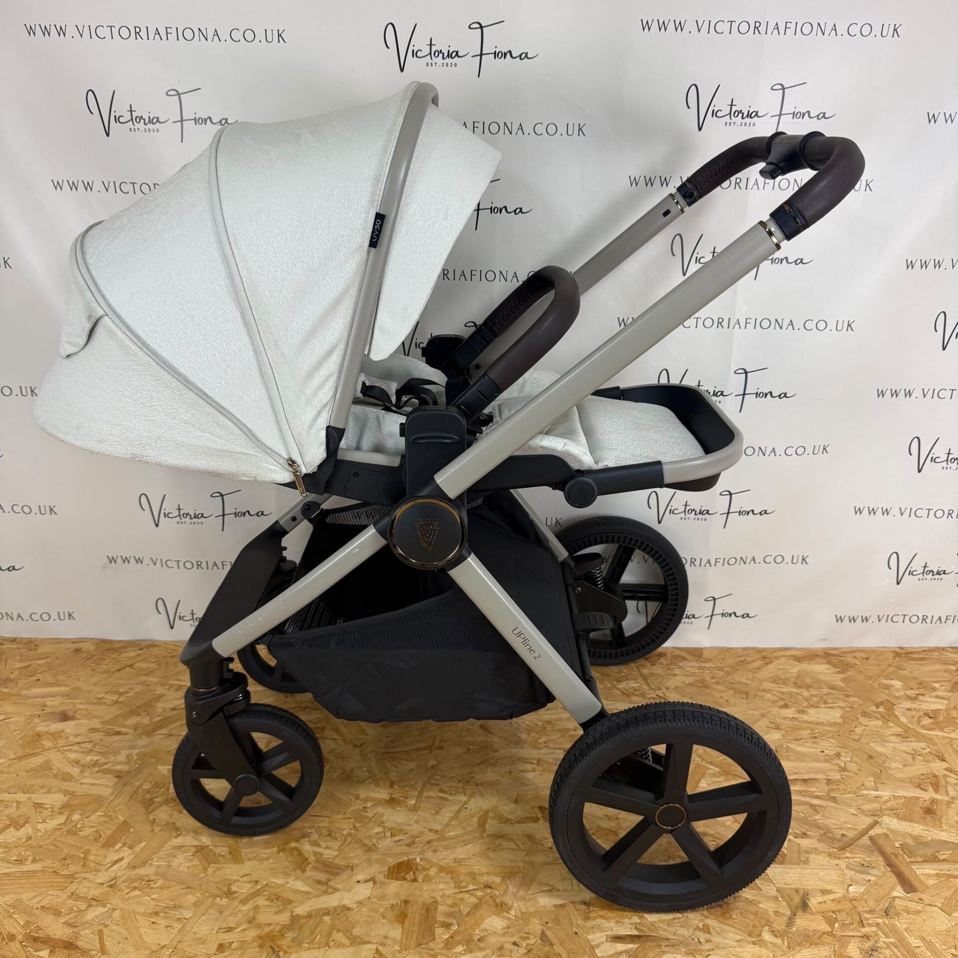 PRELOVED Venicci Tinum Upline 2 Carrycot & Pushchair - Stone - Image 7