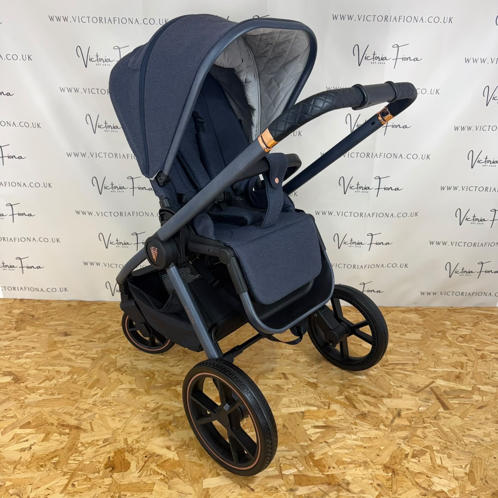 PRELOVED Venicci Tinum Carrycot & Pushchair with Car Seat & Isofix – Stylish Blue - Image 6