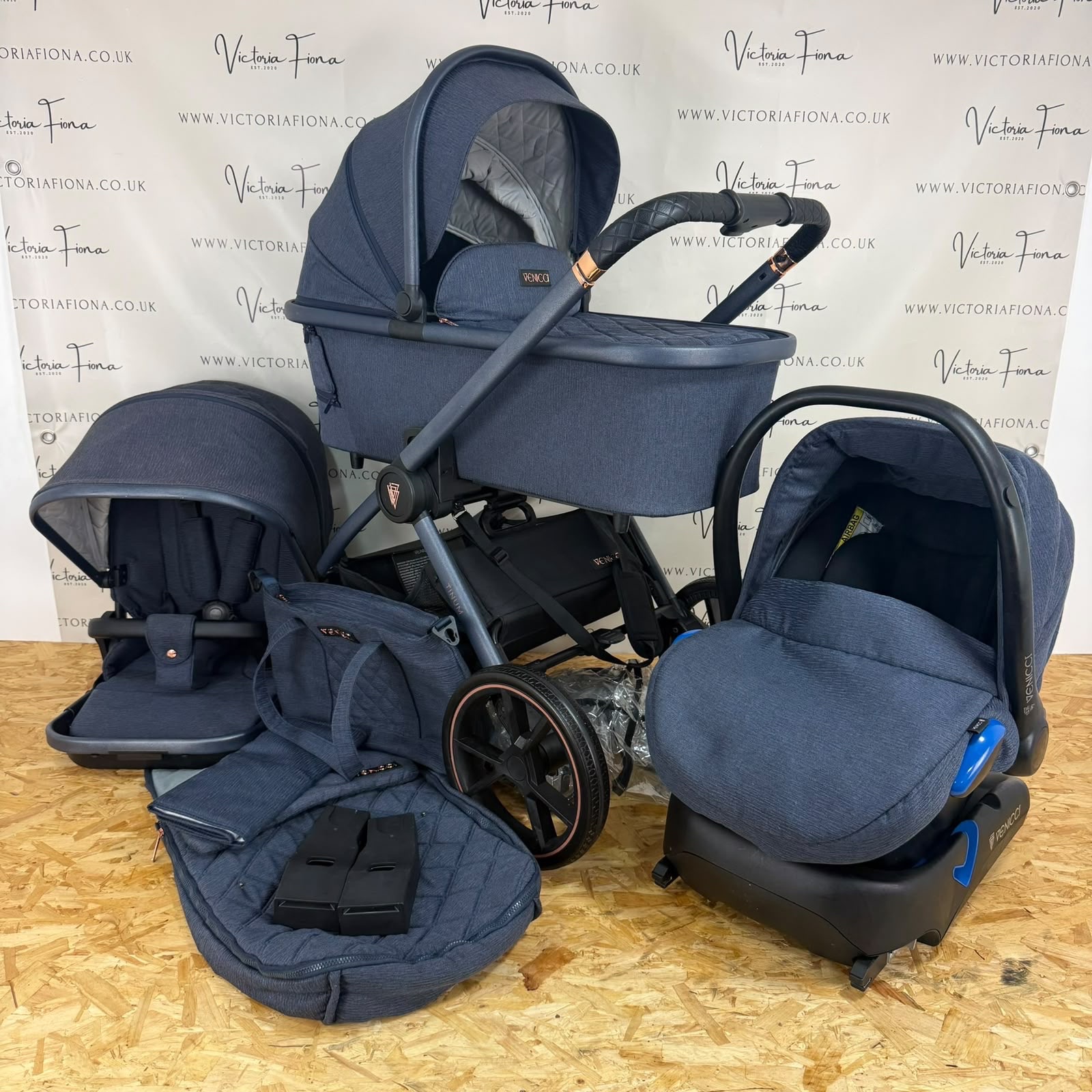 PRELOVED Venicci Tinum Carrycot & Pushchair with Car Seat & Isofix – Stylish Blue