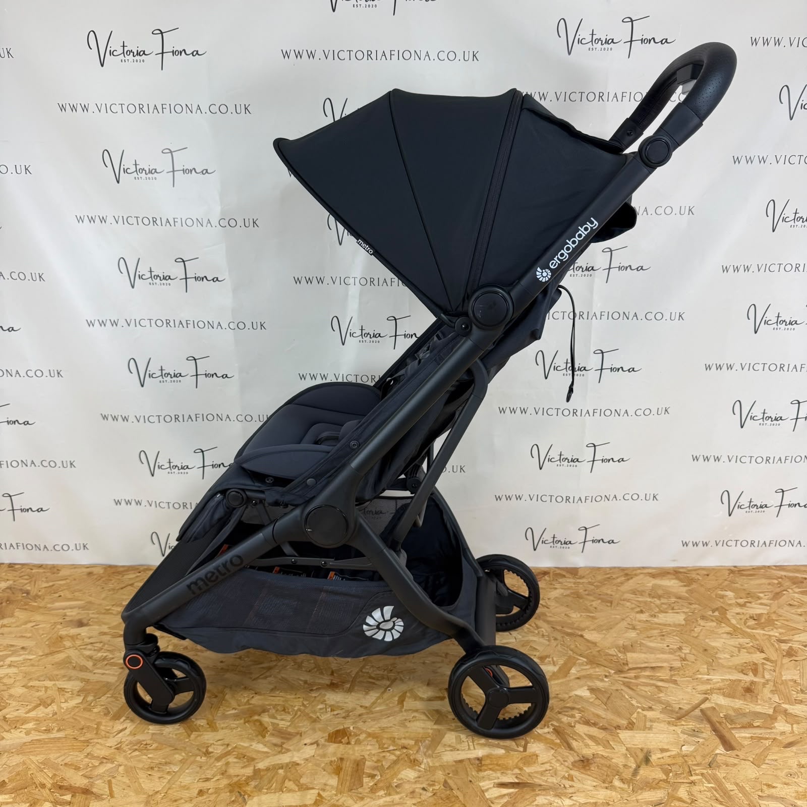 EX DISPLAY Ergobaby Metro 3 Compact City Stroller in Onyx Black RRP£339 - Image 4