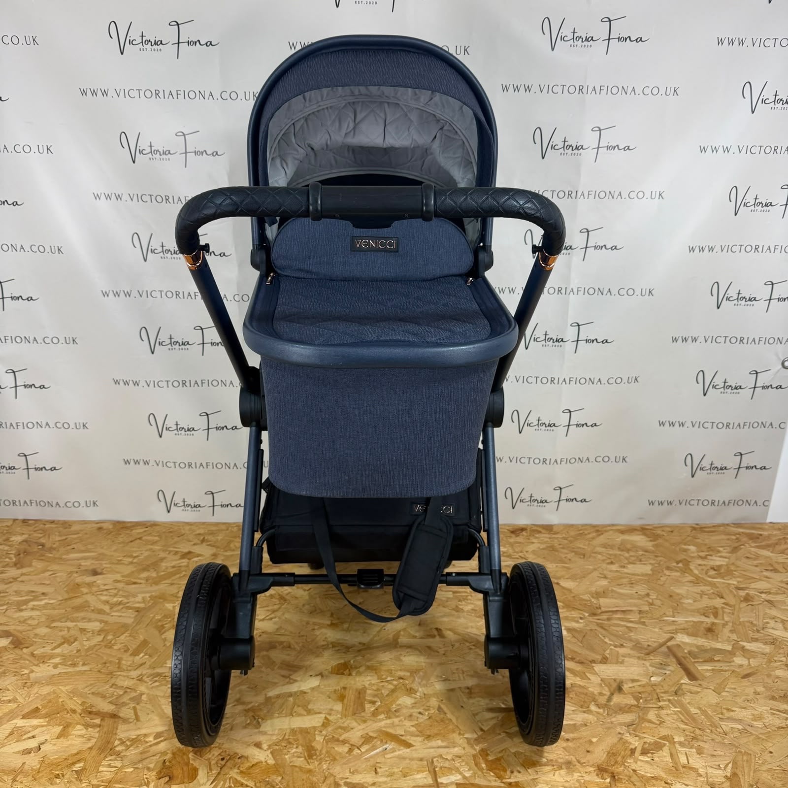 PRELOVED Venicci Tinum Carrycot & Pushchair with Car Seat & Isofix – Stylish Blue - Image 3