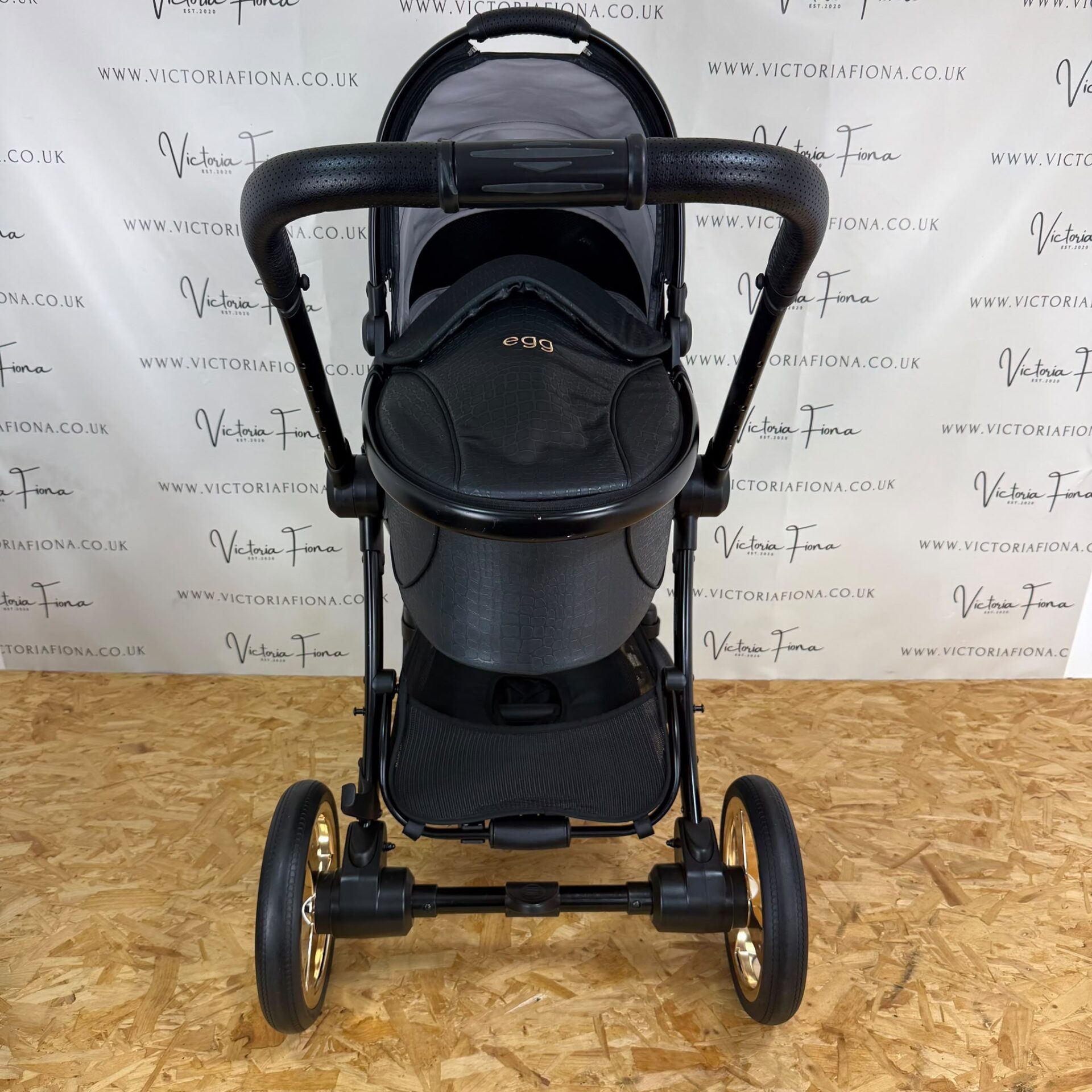 PRELOVED Egg2 Carrycot & Pushchair - Jurassic Black with Gold π€ - Image 3