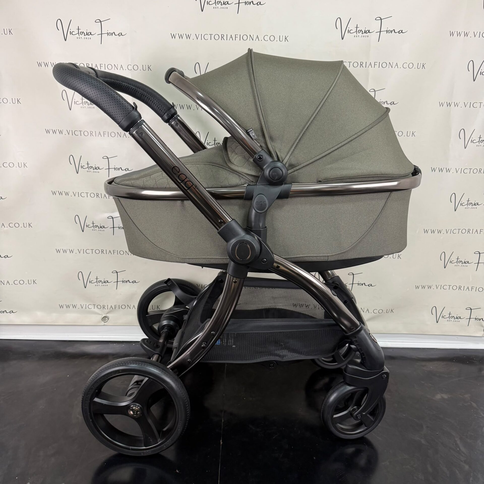 PRELOVED Egg 3 Pushchair & Carrycot - Hunter Green - Image 4