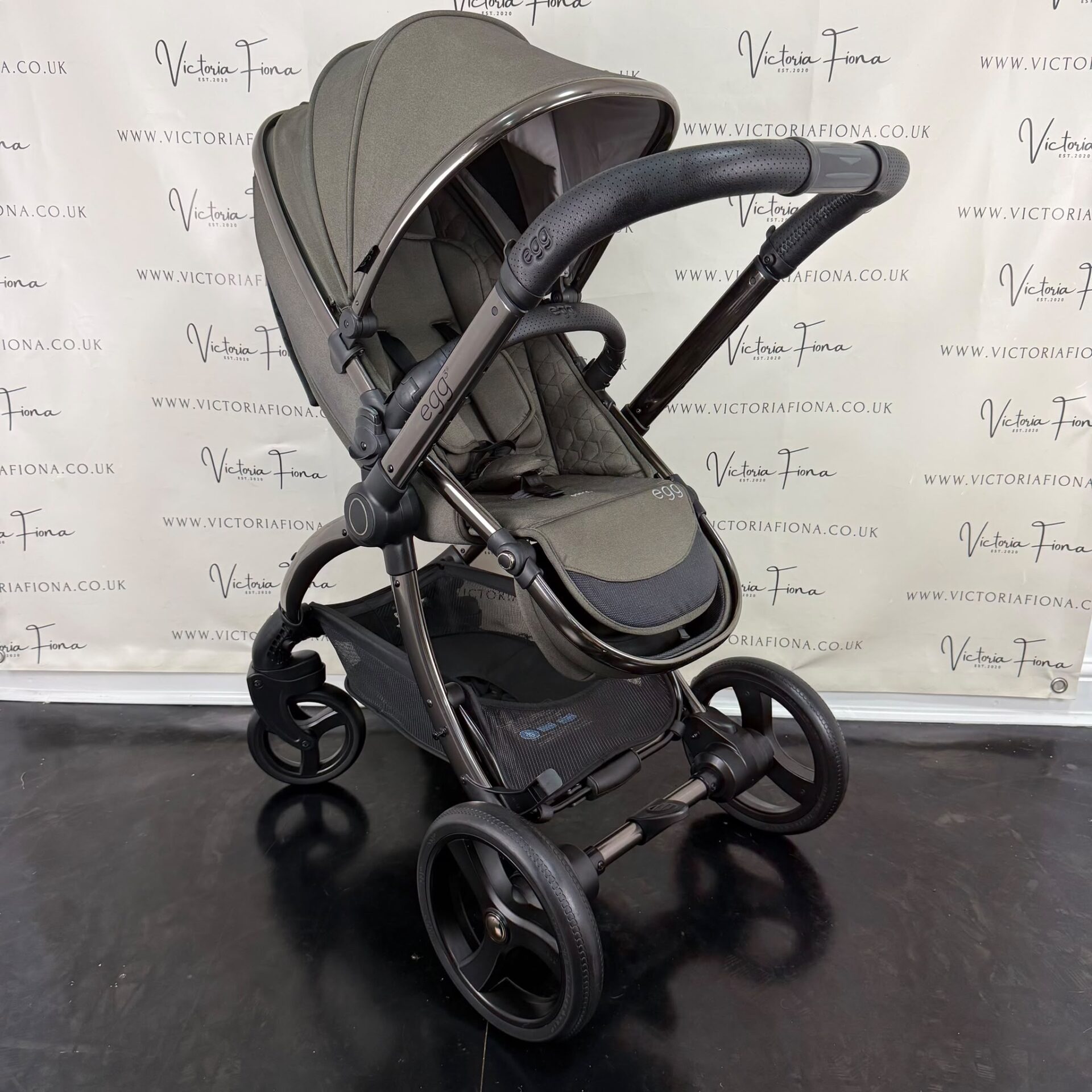 PRELOVED Egg 3 Pushchair & Carrycot - Hunter Green - Image 5