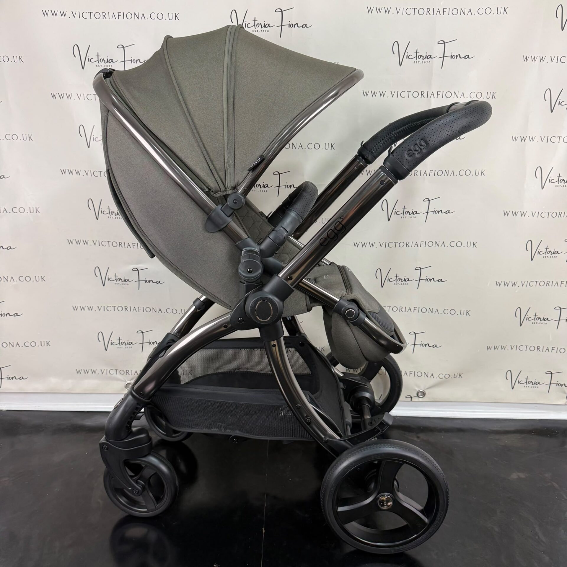 PRELOVED Egg 3 Pushchair & Carrycot - Hunter Green - Image 6