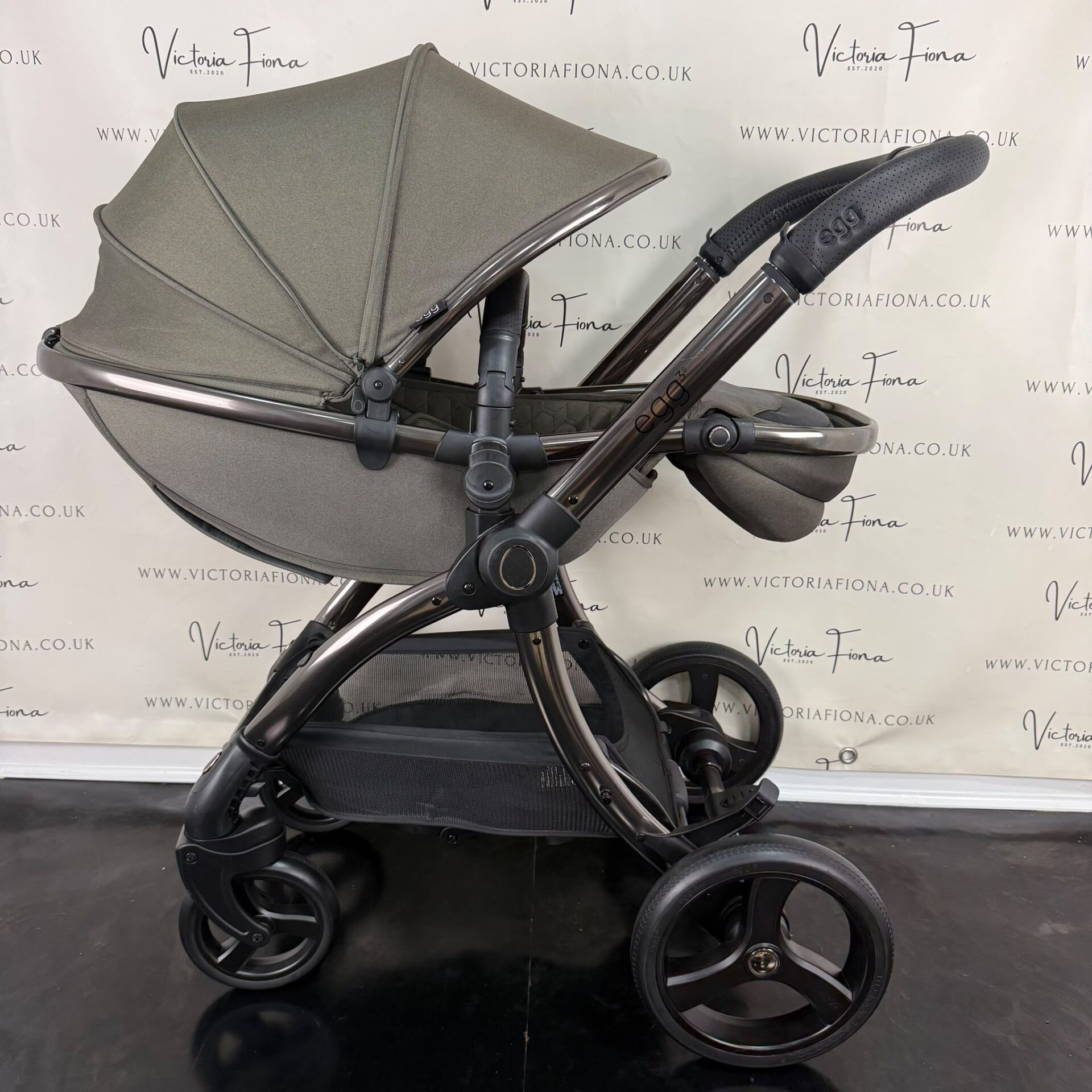 PRELOVED Egg 3 Pushchair & Carrycot - Hunter Green - Image 7
