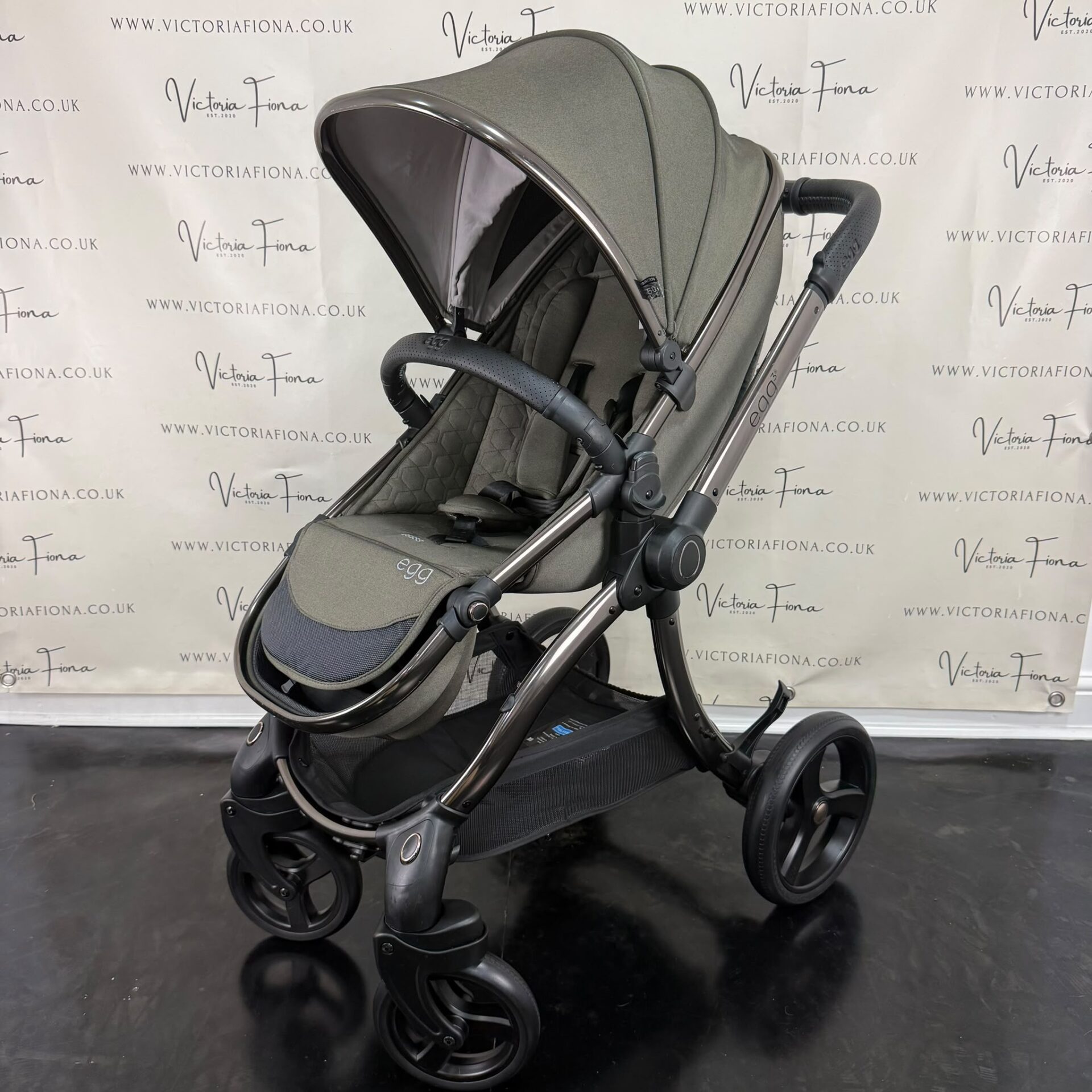 PRELOVED Egg 3 Pushchair & Carrycot - Hunter Green - Image 8