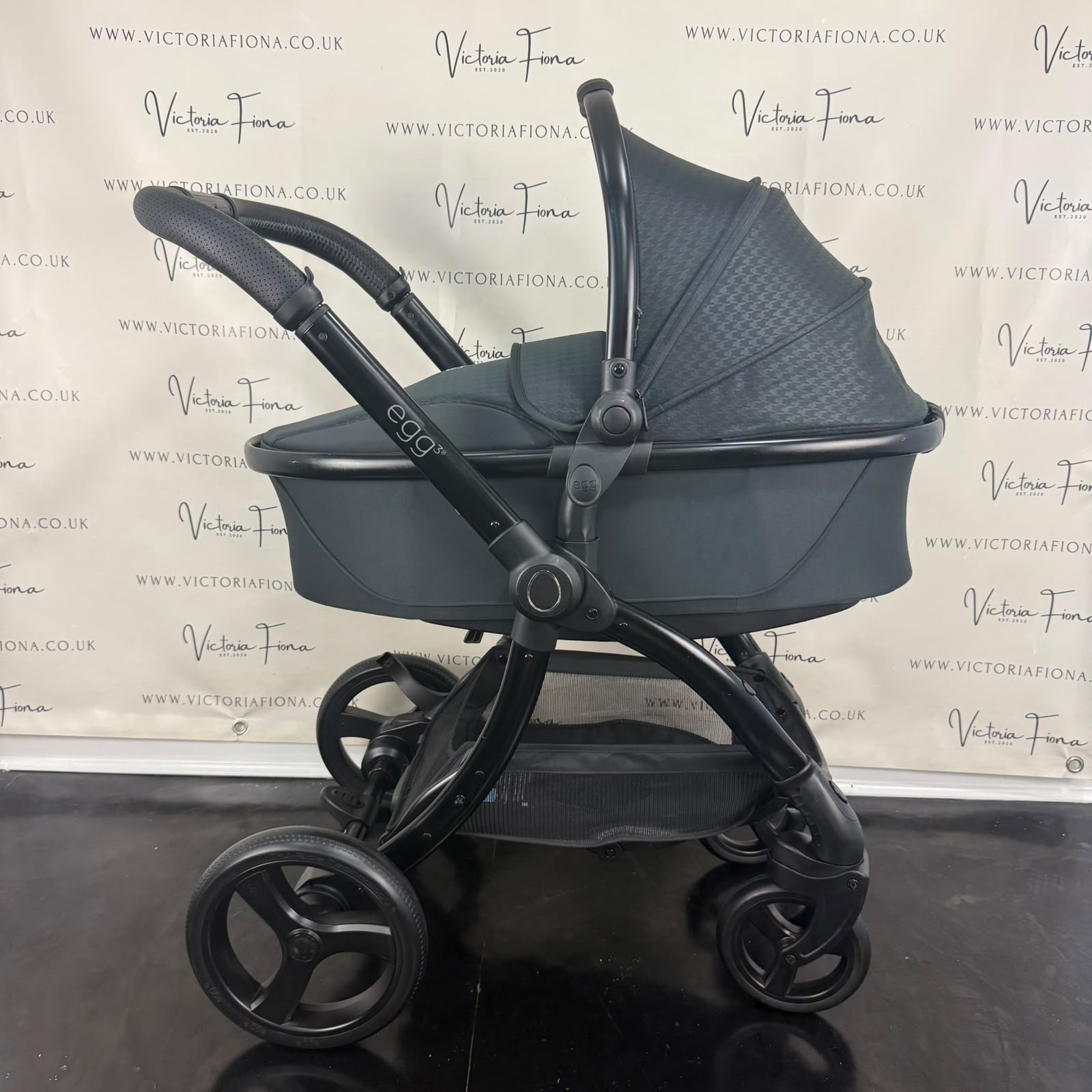 PRELOVED Egg 3 Pushchair, Carrycot - Houndstooth Black - Image 4