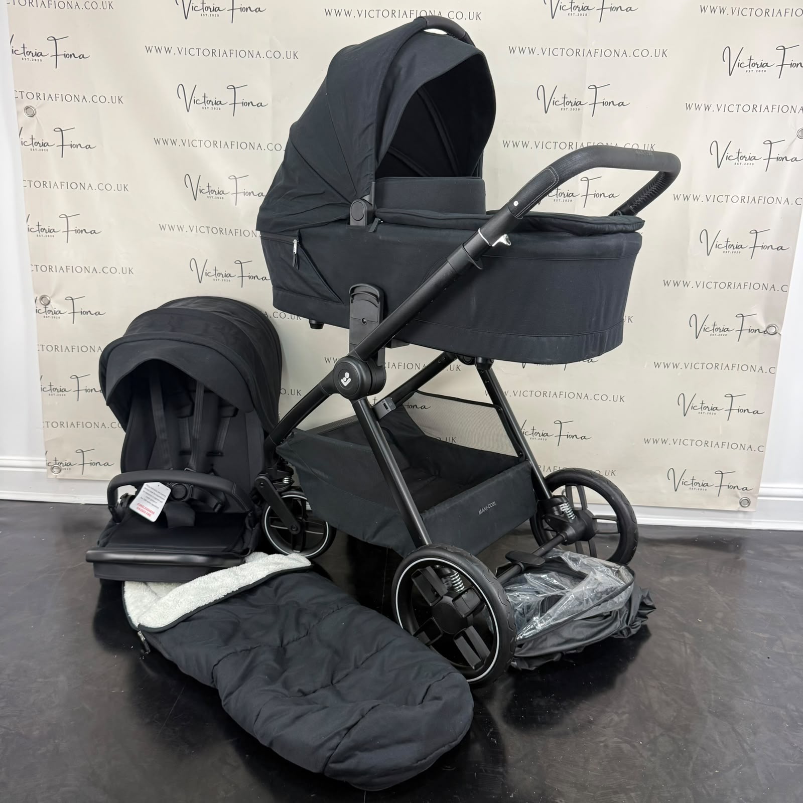 PRELOVED Maxi Cosi Oxford Carrycot & Pushchair - Black