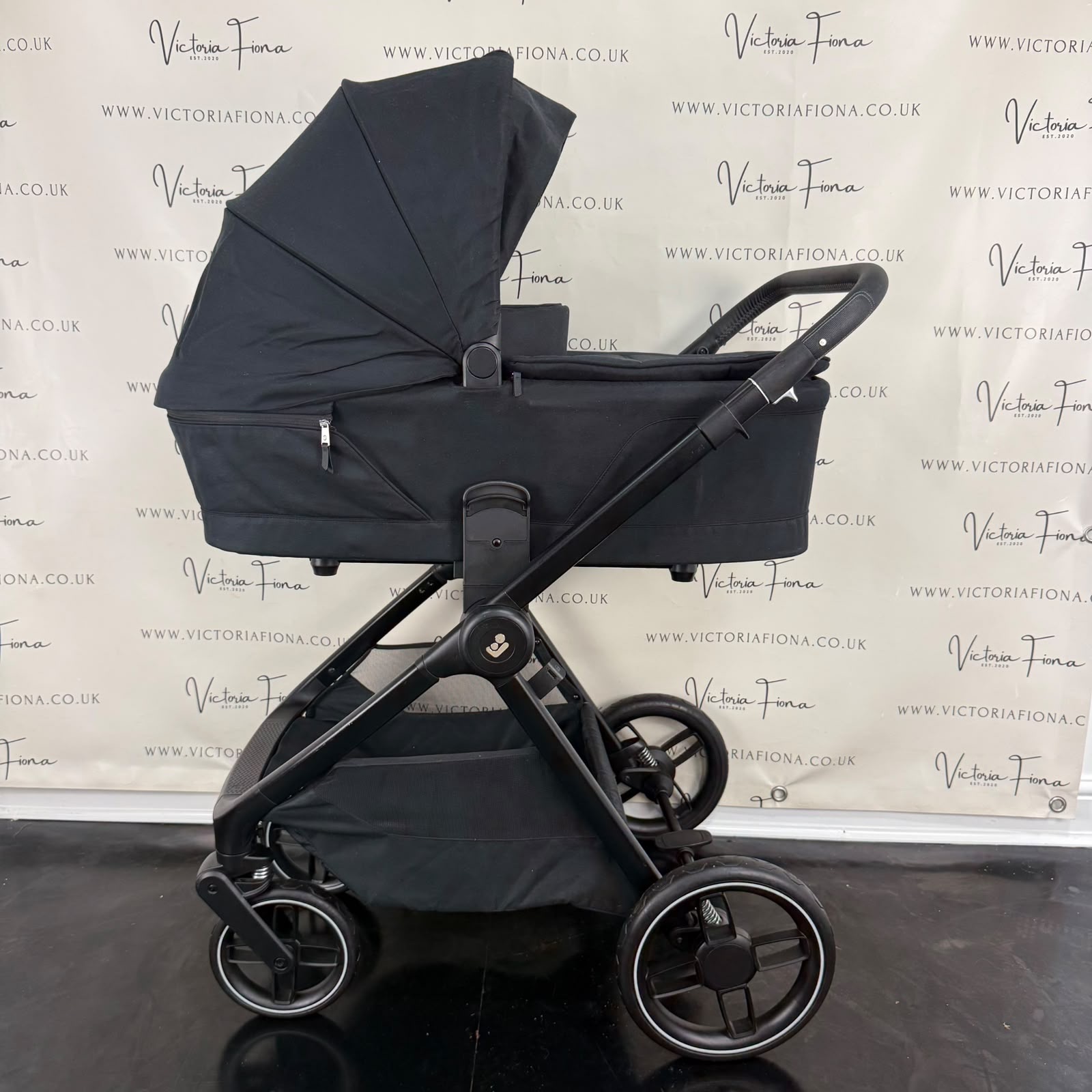 PRELOVED Maxi Cosi Oxford Carrycot & Pushchair - Black - Image 2