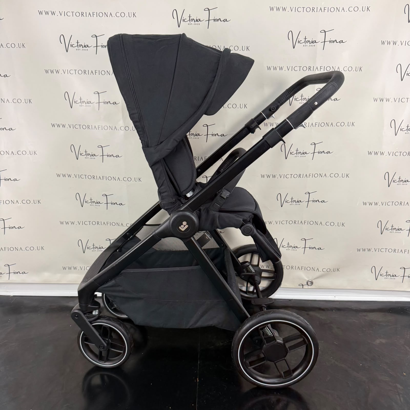 PRELOVED Maxi Cosi Oxford Carrycot & Pushchair - Black - Image 7