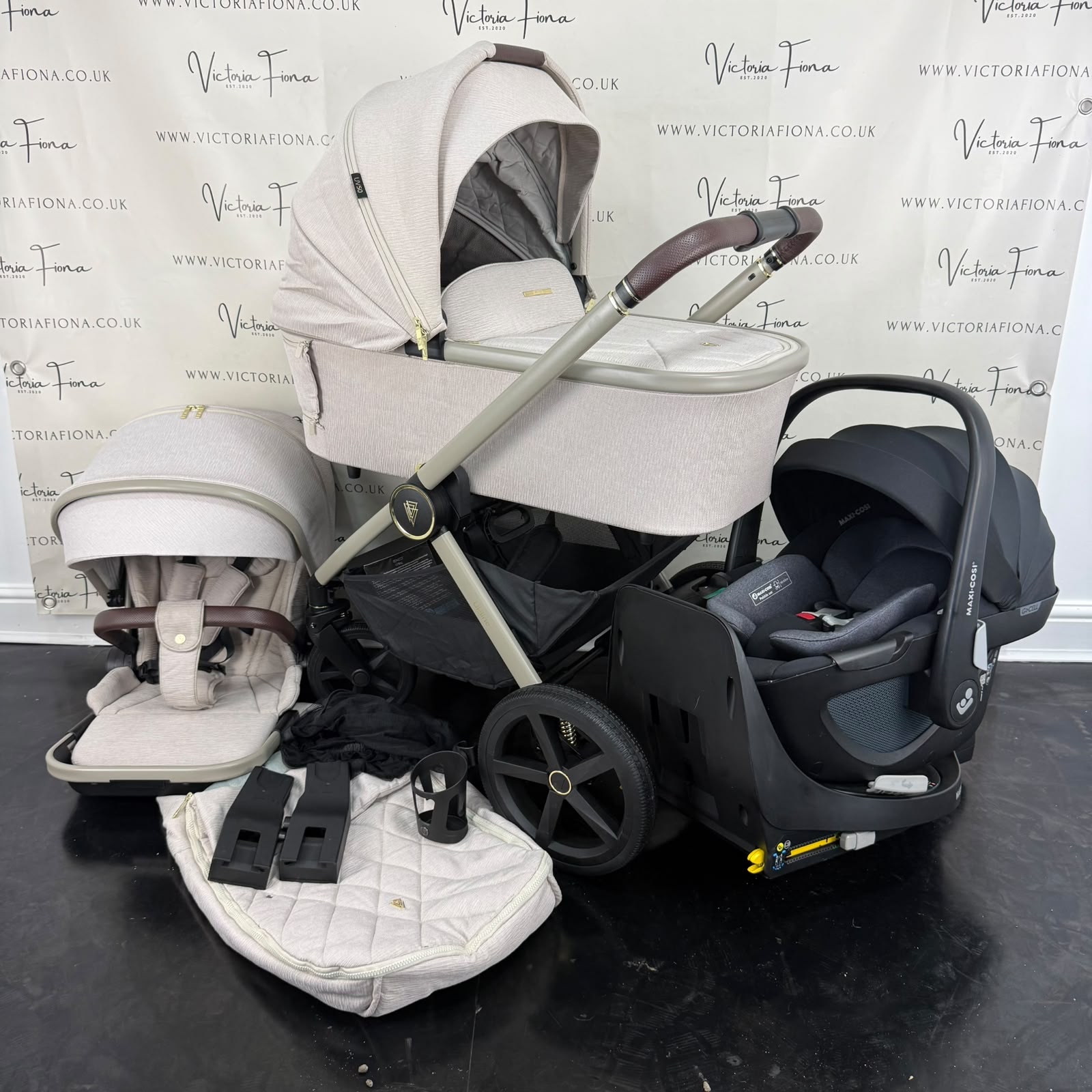 PRELOVED Venicci Tinum Upline Carrycot & Pushchair with Maxi Cosi Pebble 360 and Isofix - Stone