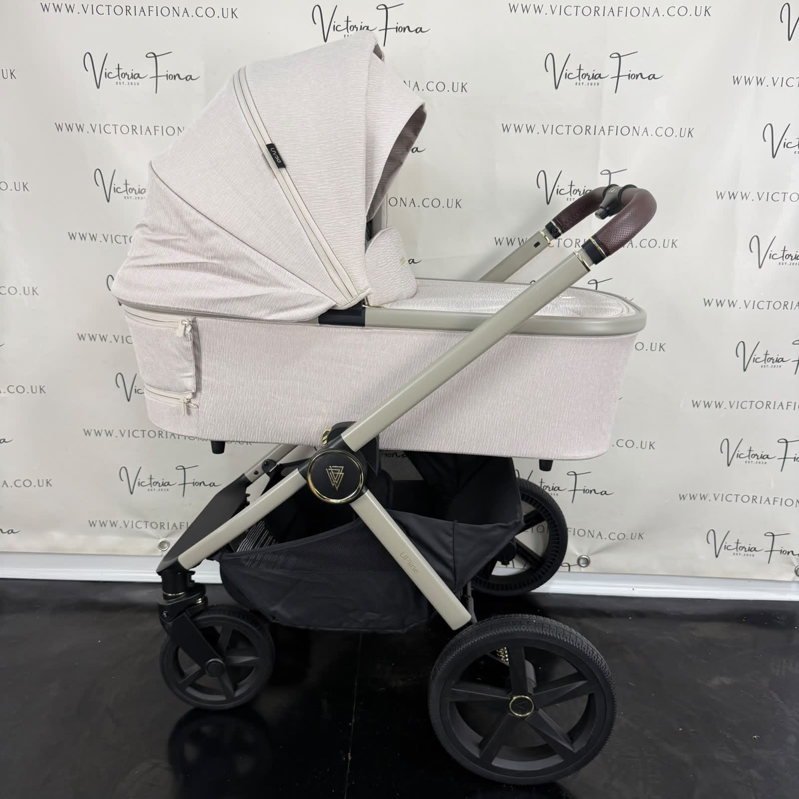 PRELOVED Venicci Tinum Upline Carrycot & Pushchair with Maxi Cosi Pebble 360 and Isofix - Stone - Image 2