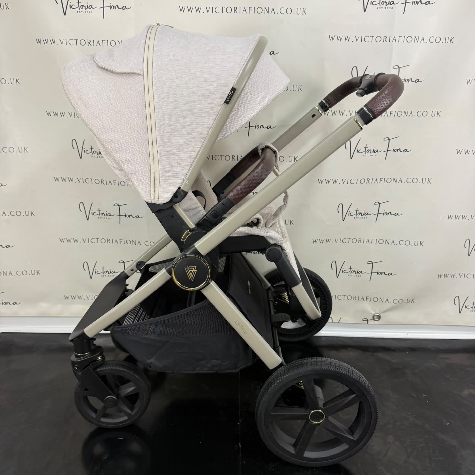 PRELOVED Venicci Tinum Upline Carrycot & Pushchair with Maxi Cosi Pebble 360 and Isofix - Stone - Image 6