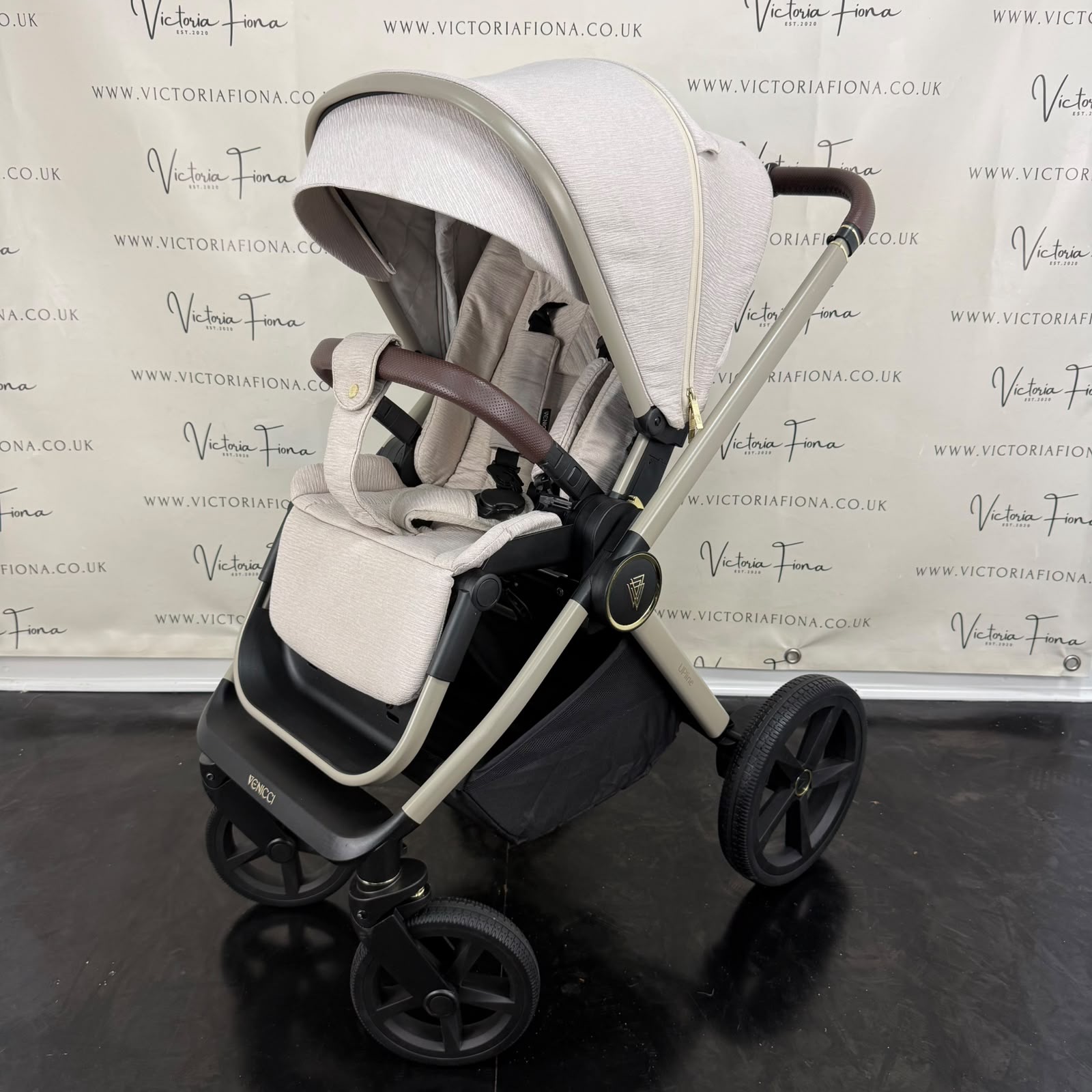 PRELOVED Venicci Tinum Upline Carrycot & Pushchair with Maxi Cosi Pebble 360 and Isofix - Stone - Image 8