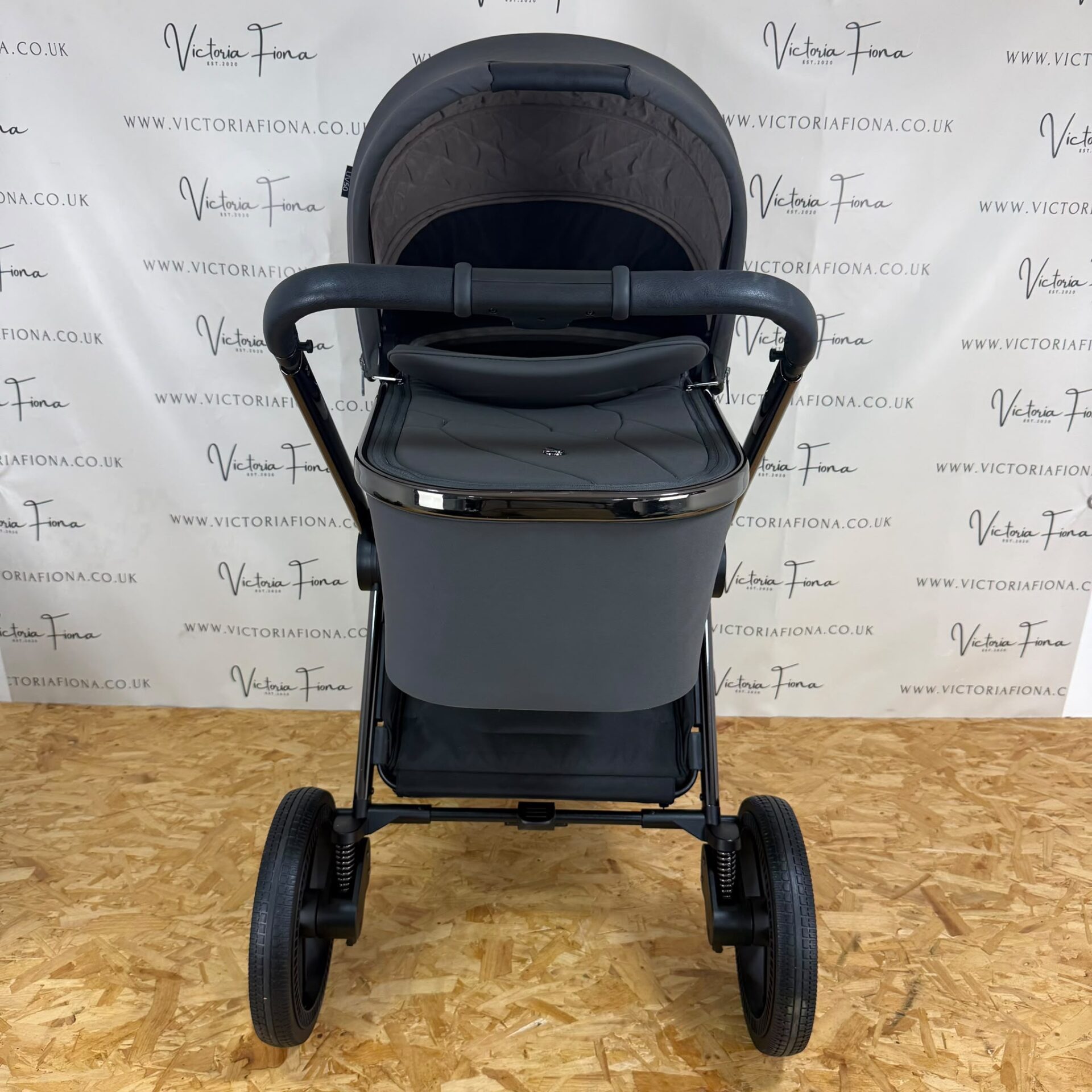 PRELOVED Venicci Tinum Upline SE Carrycot & Pushchair - Lava - Image 3