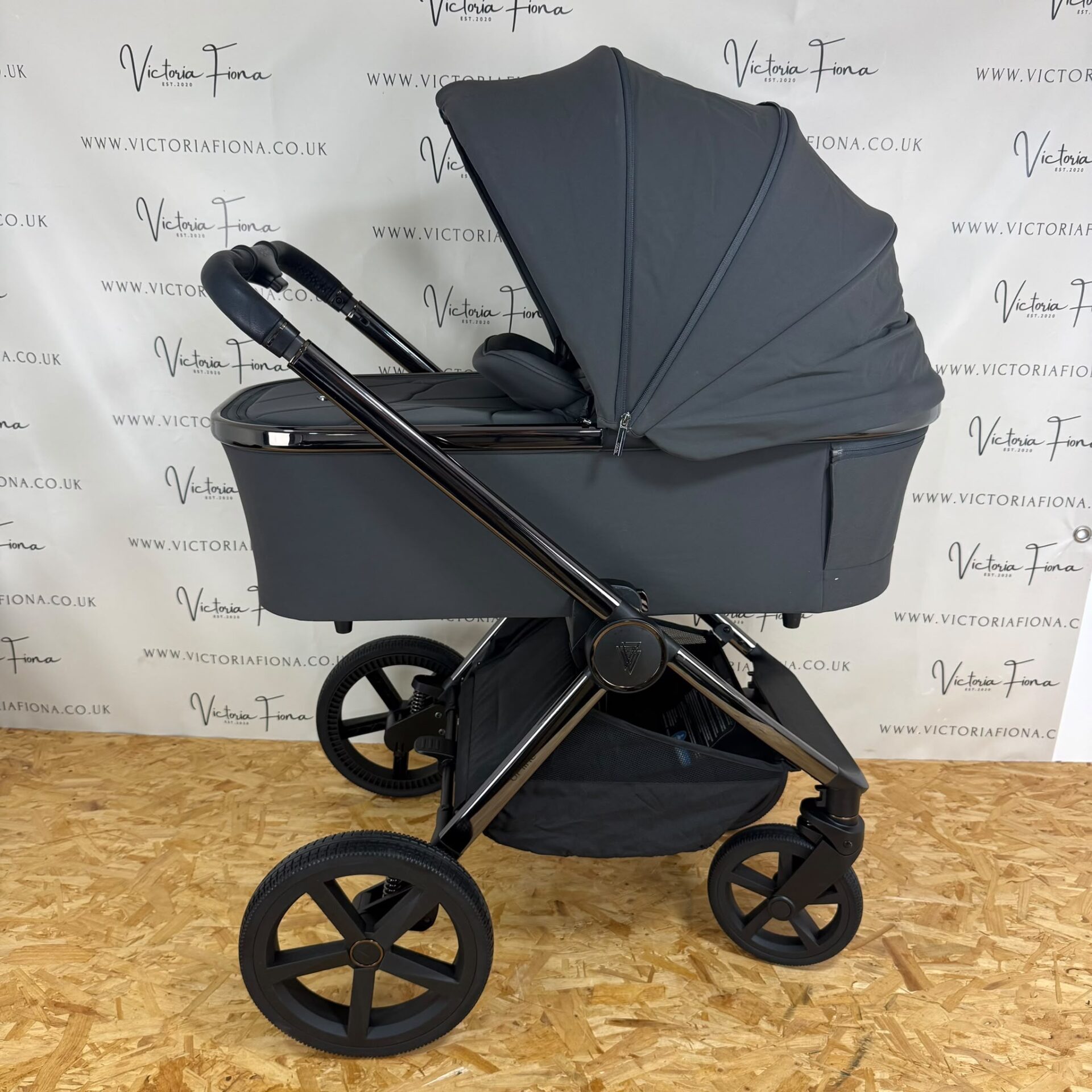 PRELOVED Venicci Tinum Upline SE Carrycot & Pushchair - Lava - Image 4