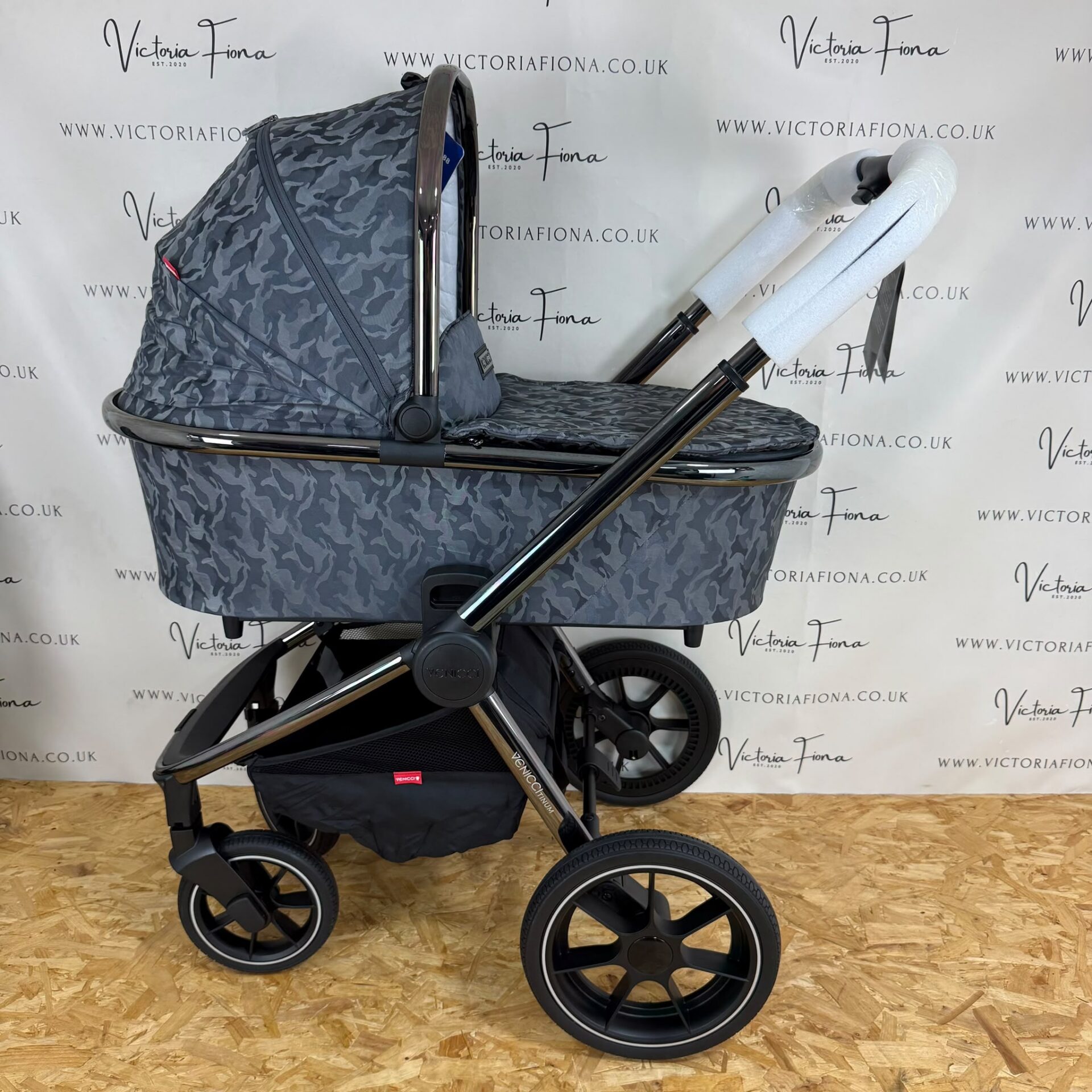 NEW Venicci Tinum Carrycot & Pushchair - Camo Grey - Image 2