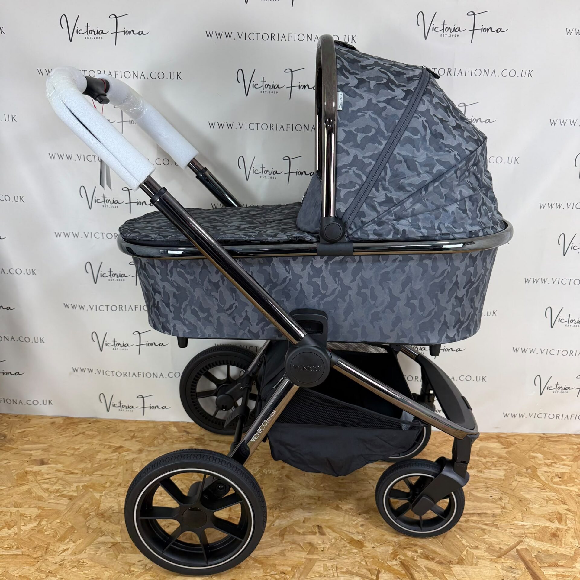 NEW Venicci Tinum Carrycot & Pushchair - Camo Grey - Image 4
