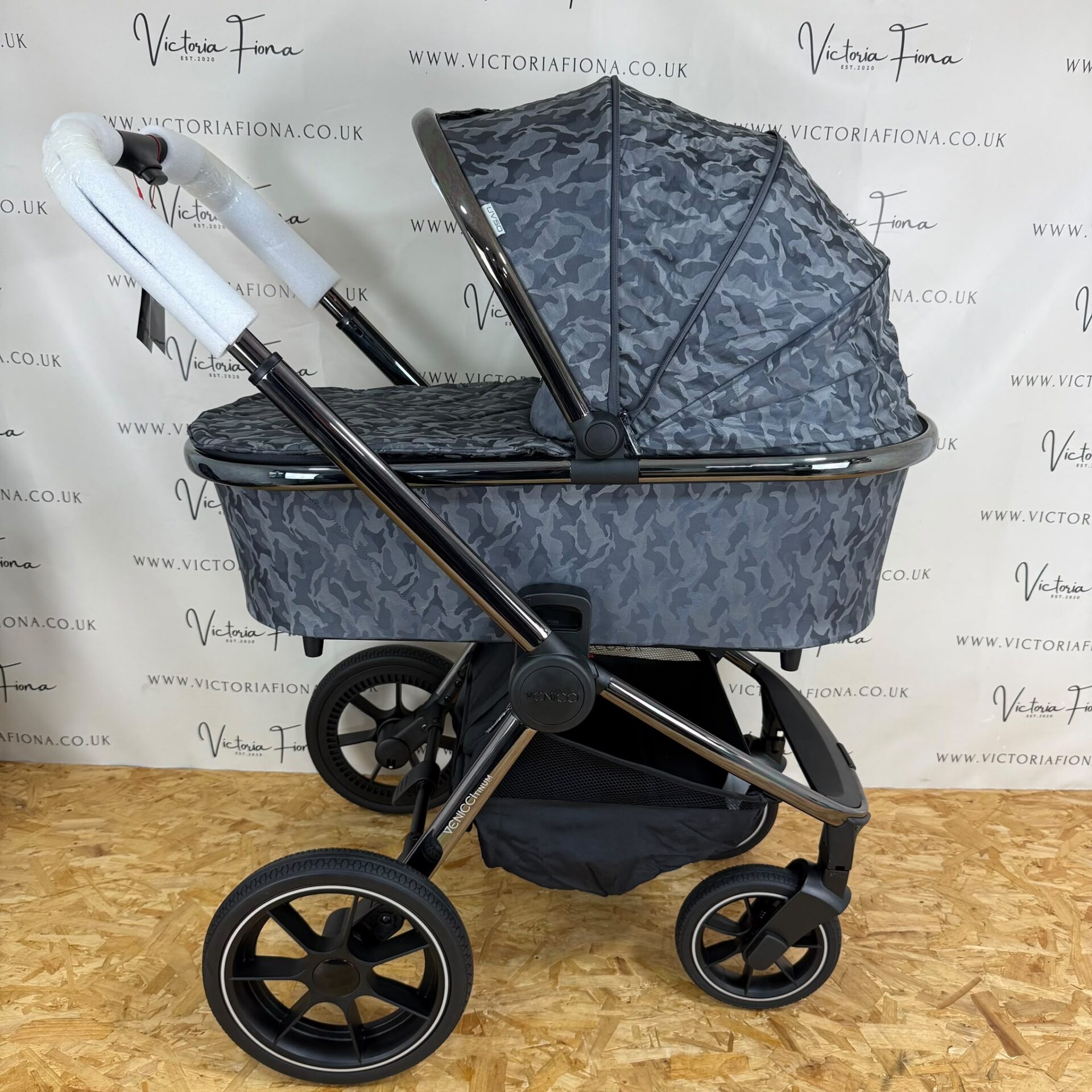 NEW Venicci Tinum Carrycot & Pushchair - Camo Grey - Image 5